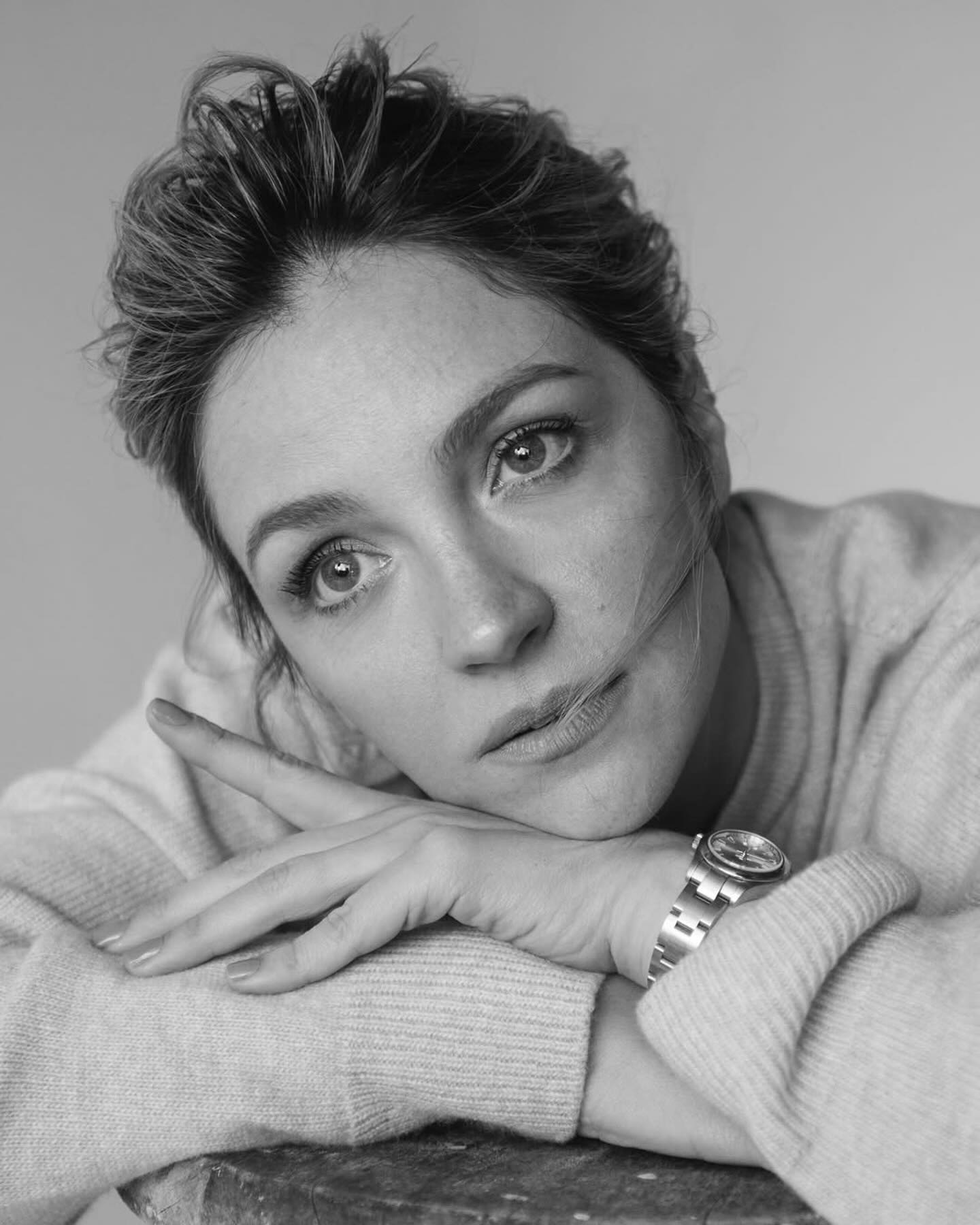 Abby Elliott Shines In Numero Netherlands Digital Feature Captured by Reto Sterchi, actress charms social media and fashion world