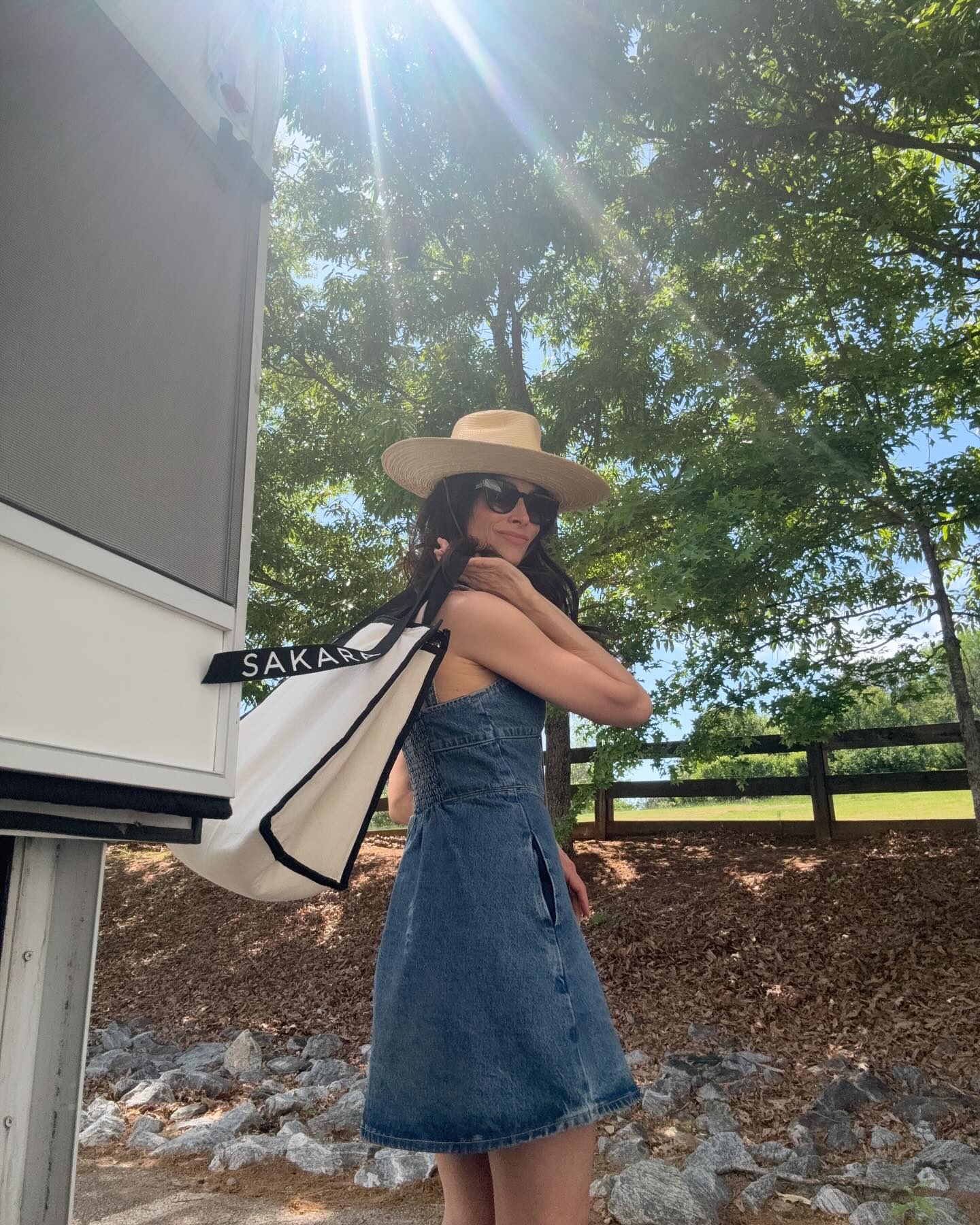 Abigail Spencer Embraces Country-Style In New 'Blue Jean Bebe' Instagram Post