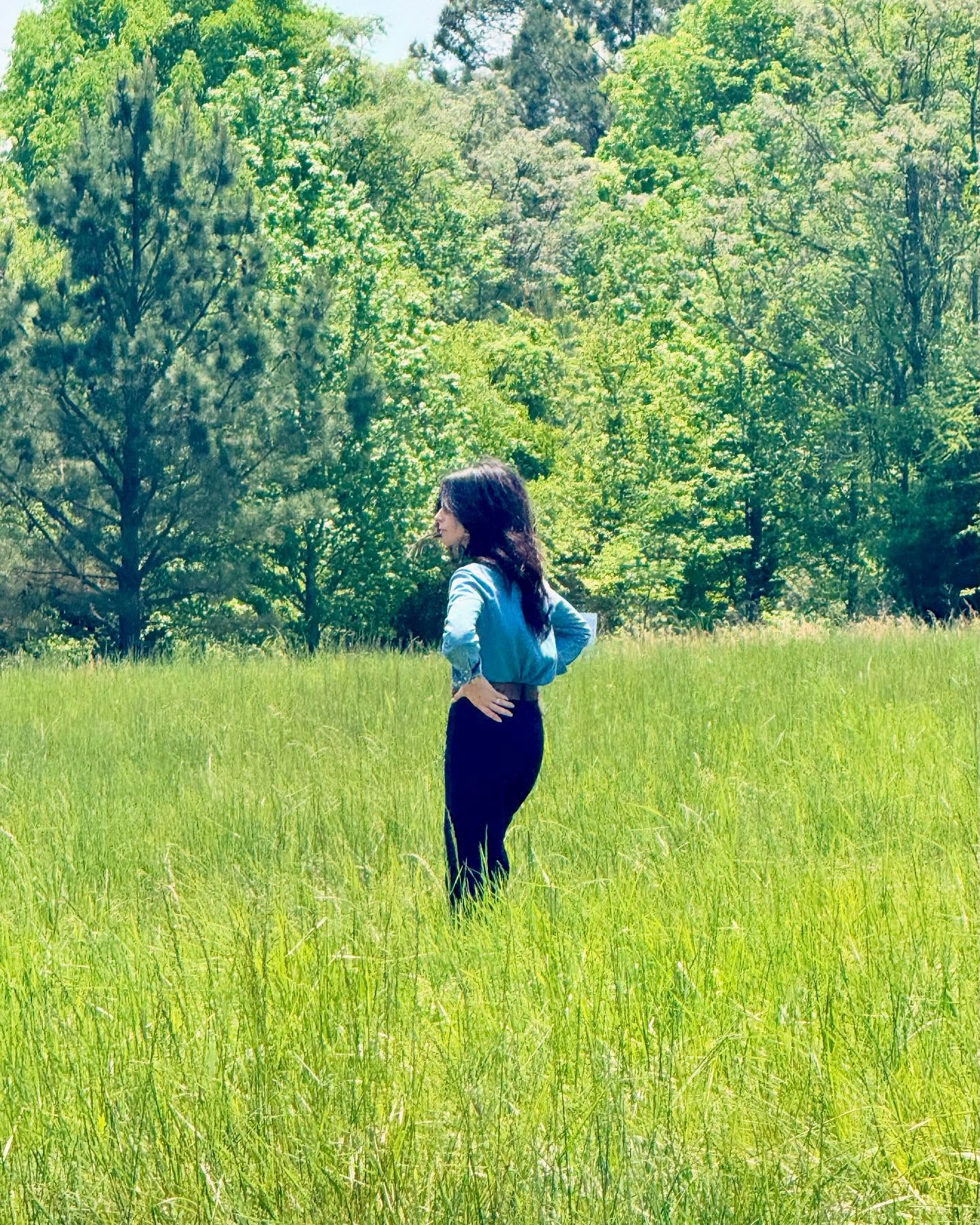 Abigail Spencer Embraces Country-Style In New 'Blue Jean Bebe' Instagram Post