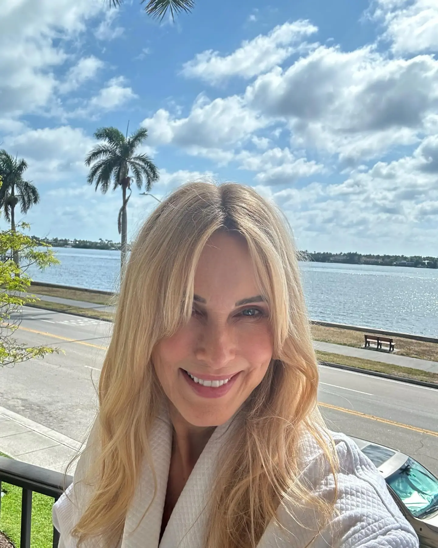 Alana Stewart Enjoys A Serene Sunday By Florida Waters Celebrity Alana Stewart relishes a peaceful Florida Sunday, embracing nature and nostalgia.