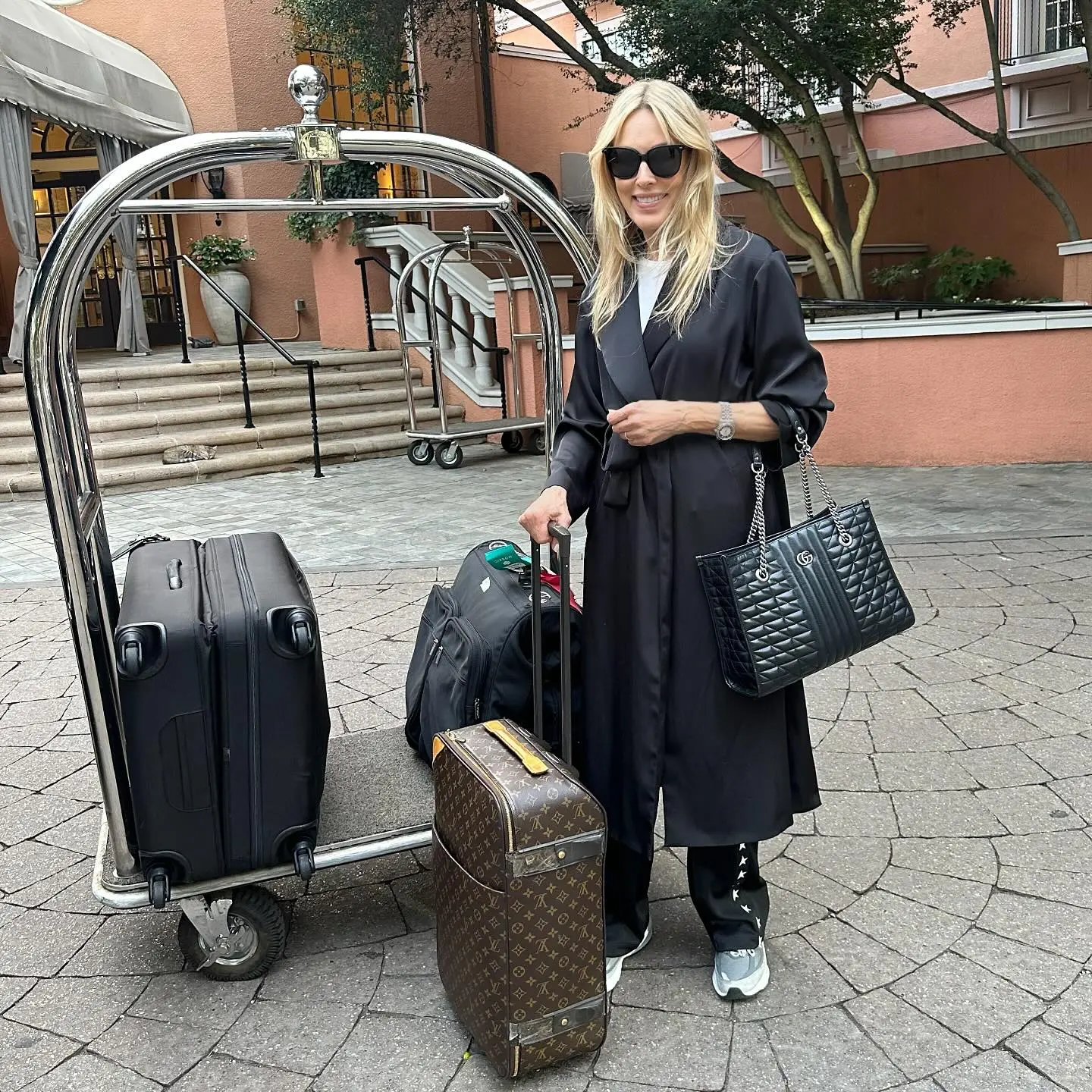 Alana Stewart Enjoys Chic Dallas Hotel Getaway Celebrity Alana Stewart radiates vacation vibes at her favored Dallas retreat with style!