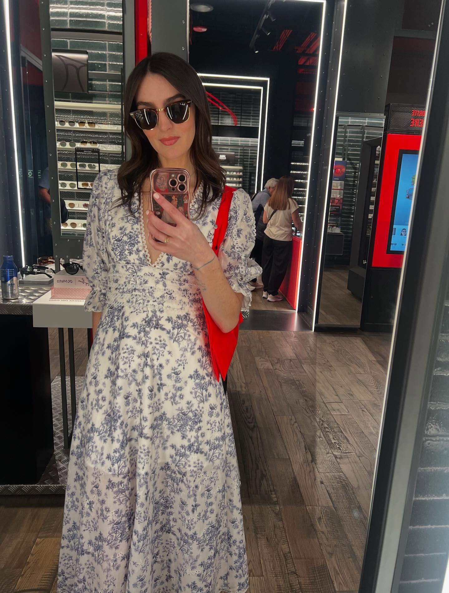 Aliana Lohan’s Delightful Family Day Out Aliana Lohan shares a beautiful family day with her quote: 'the cat’s pajamas' in style.
