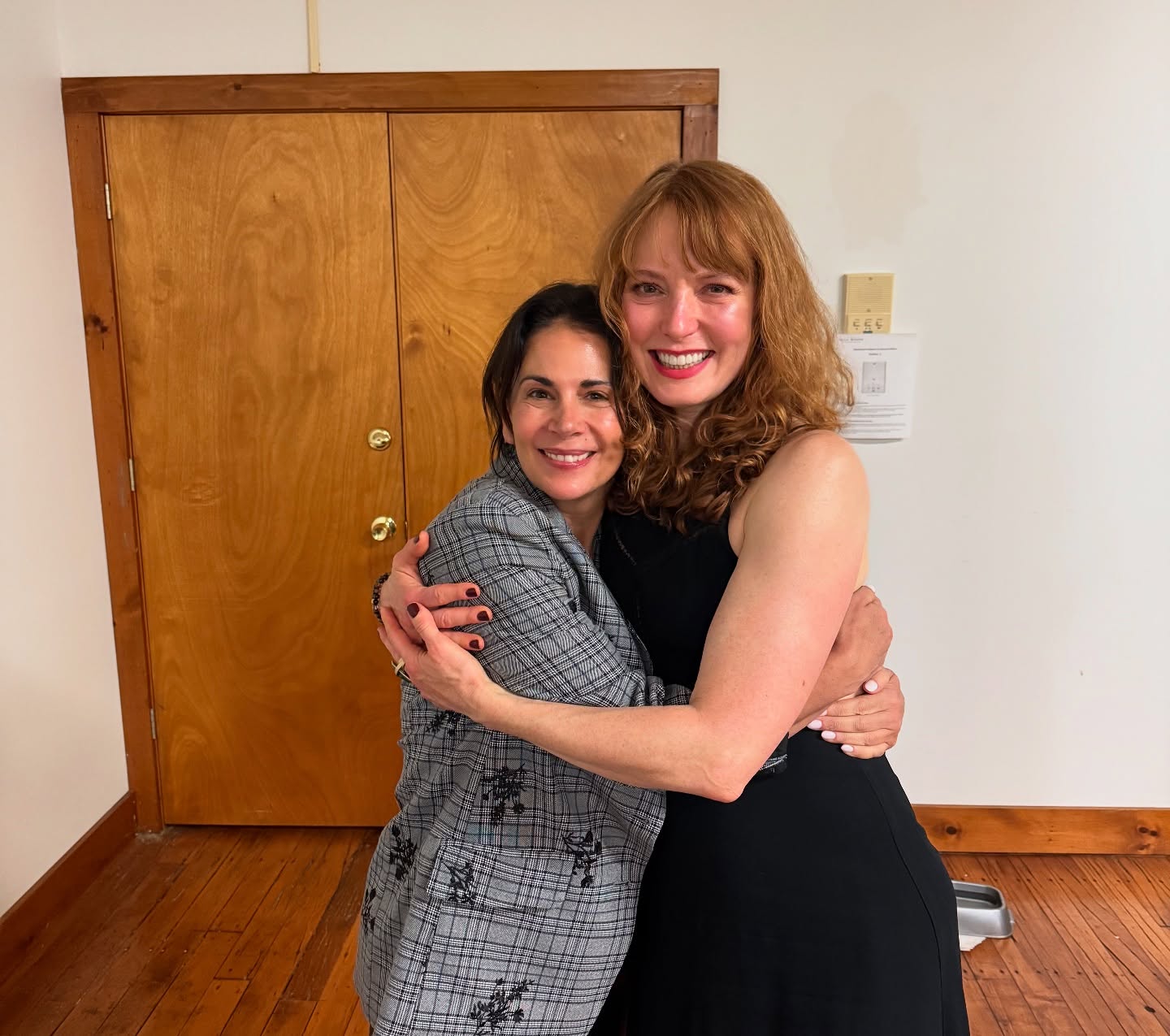 Alicia Witt Mesmerizes Crowd with Magical Show at the Packing House