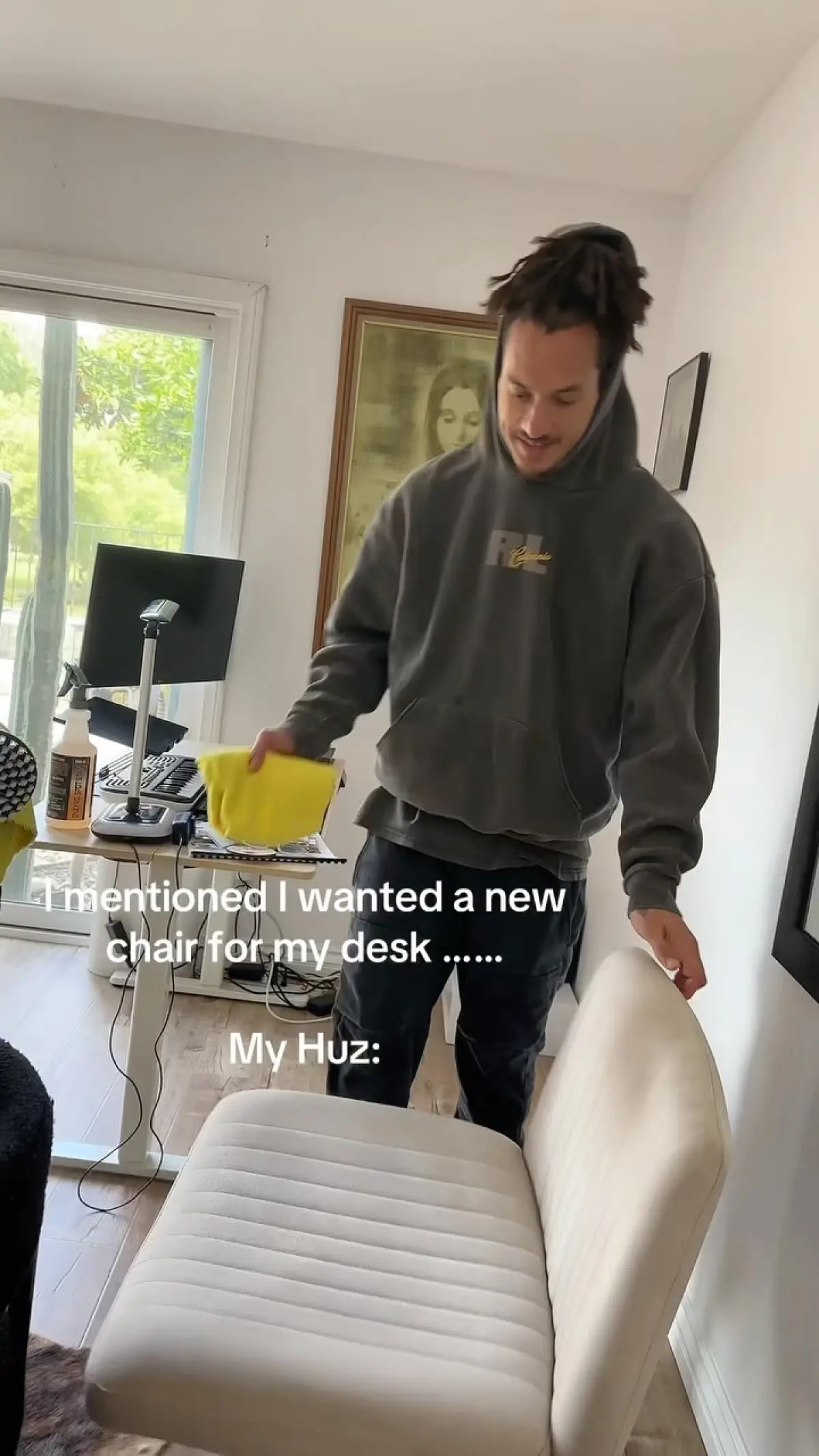 Alisan Porter’s Witty Home Humor: New Chair Saga Singer brings humor to home updates with a witty chair comment