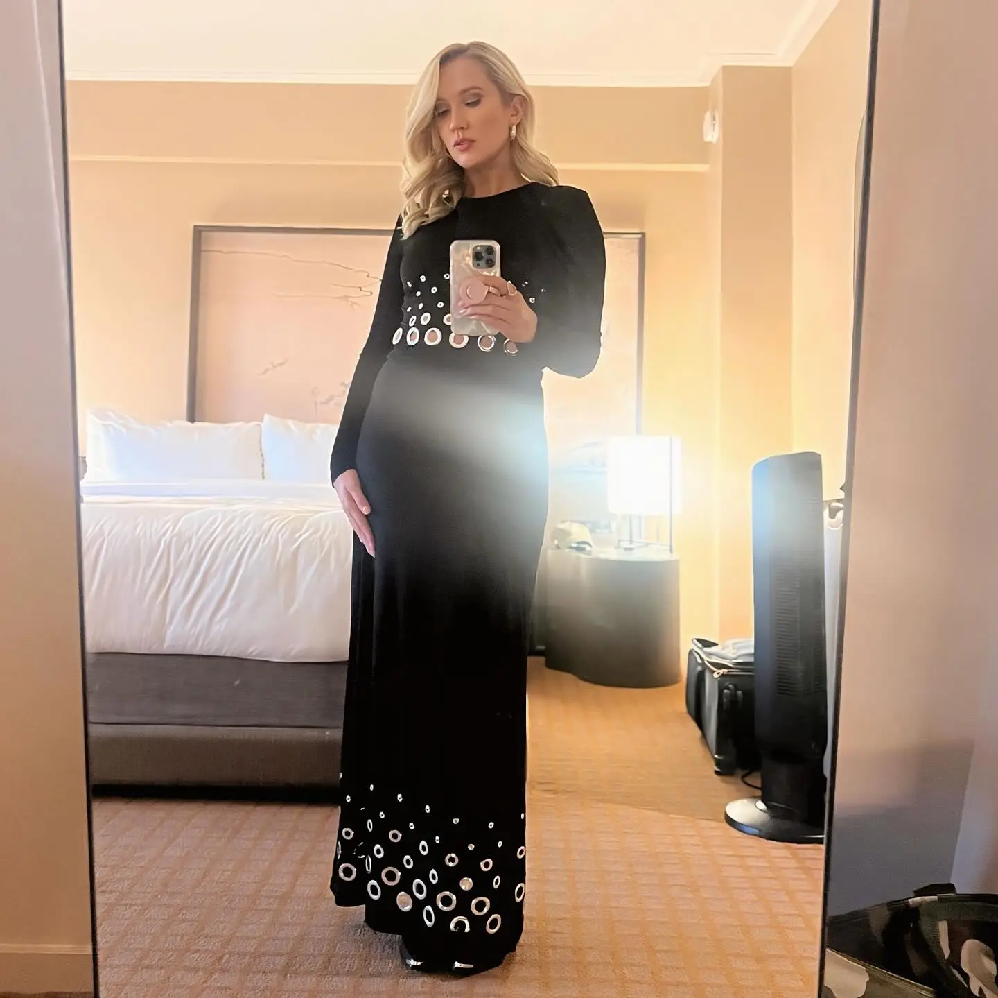 Anna Camp Celebrates Glamorous Week with YouNetflix Team