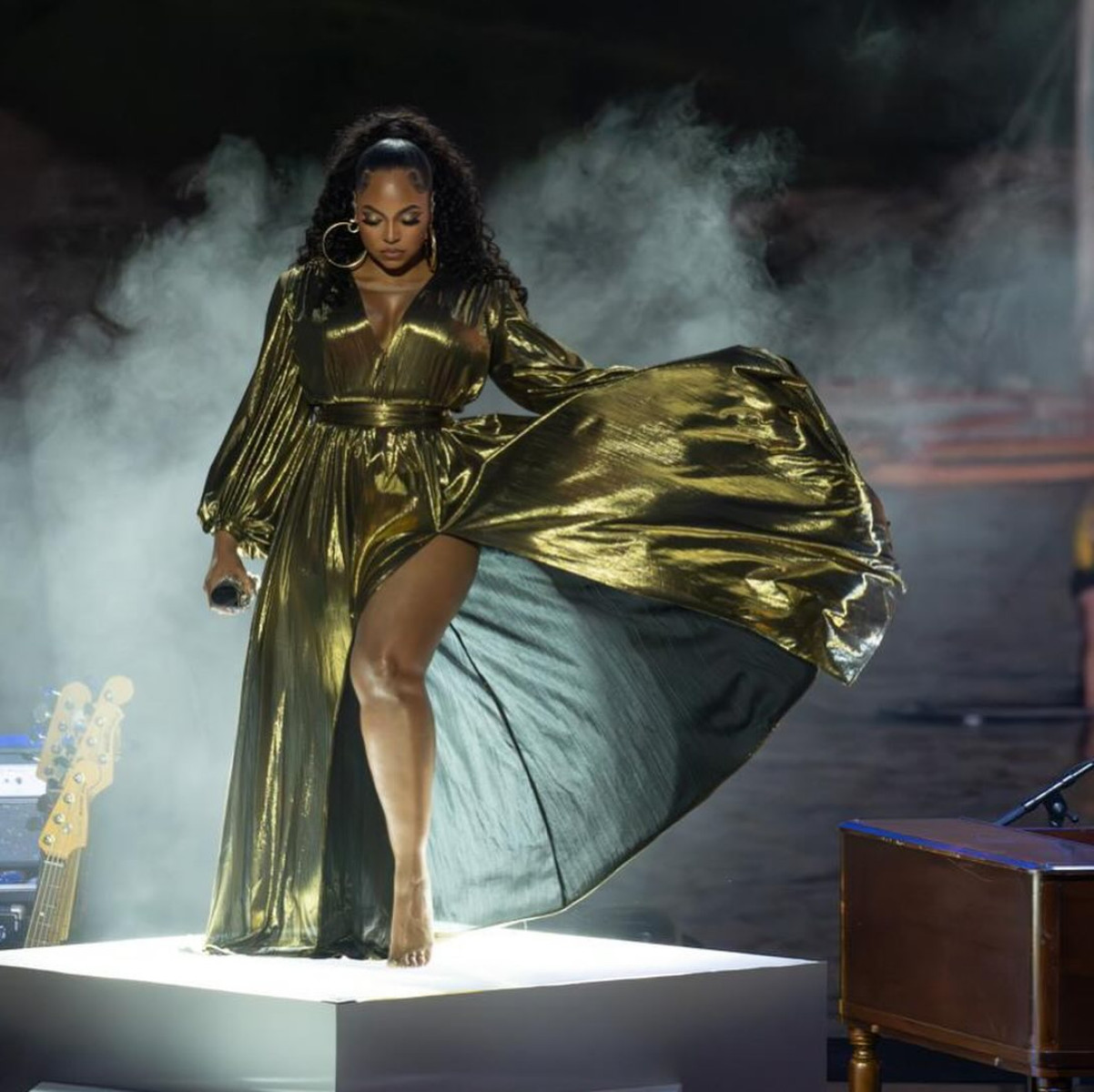 Ashanti shares bright Instagram moments, celebrating joy and a truly superb epic night.!