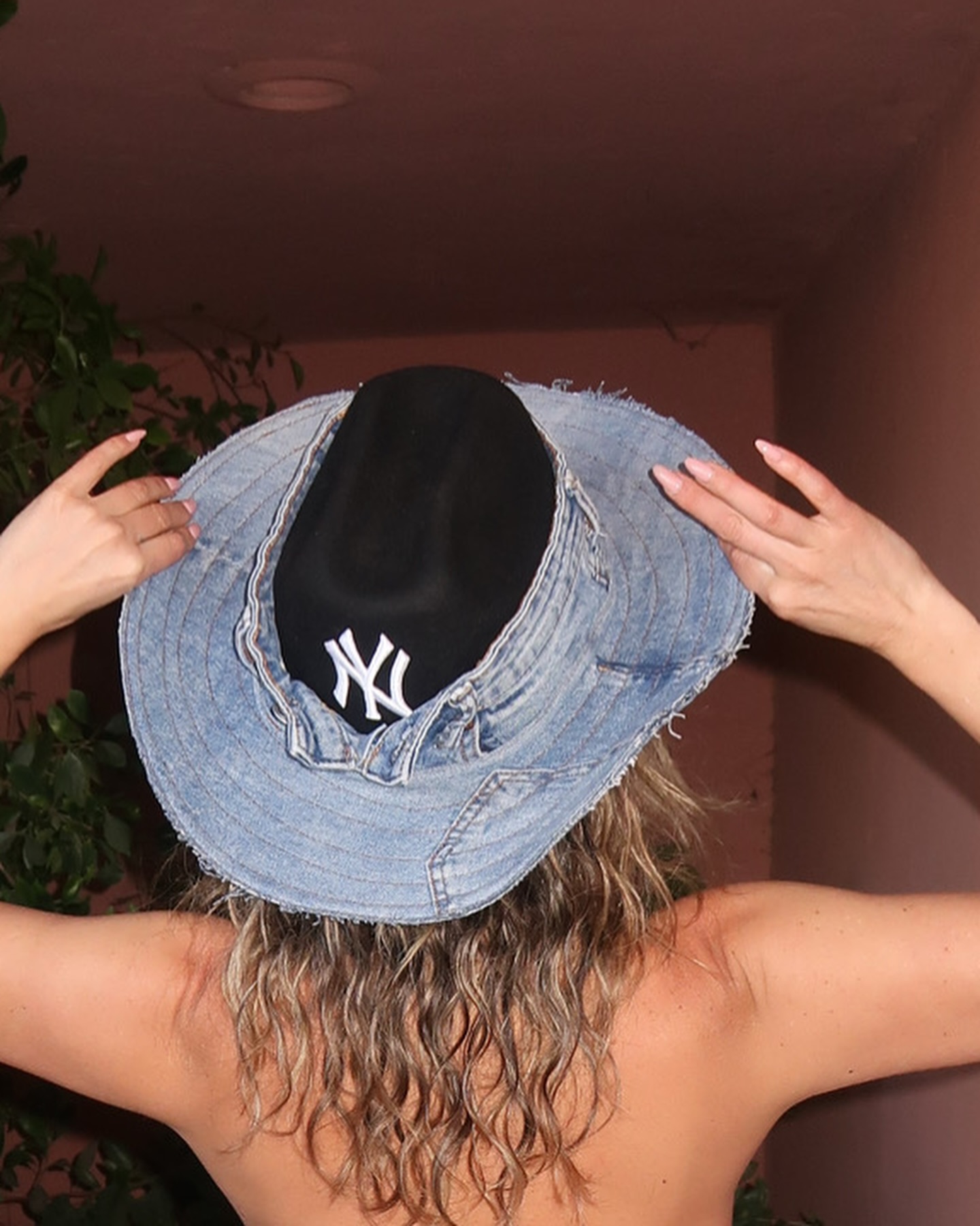 Ashley Roberts Embraces Palm Springs Vibe in Stunning Instagram Post