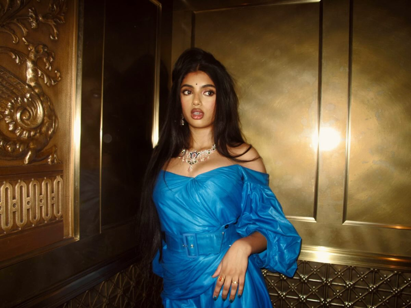 Avantika Stuns In A Vintage Thierry Mugler Outfit Avantika dazzles in Thierry Mugler’s vintage look at The Plaza, channeling 80’s chic vibes