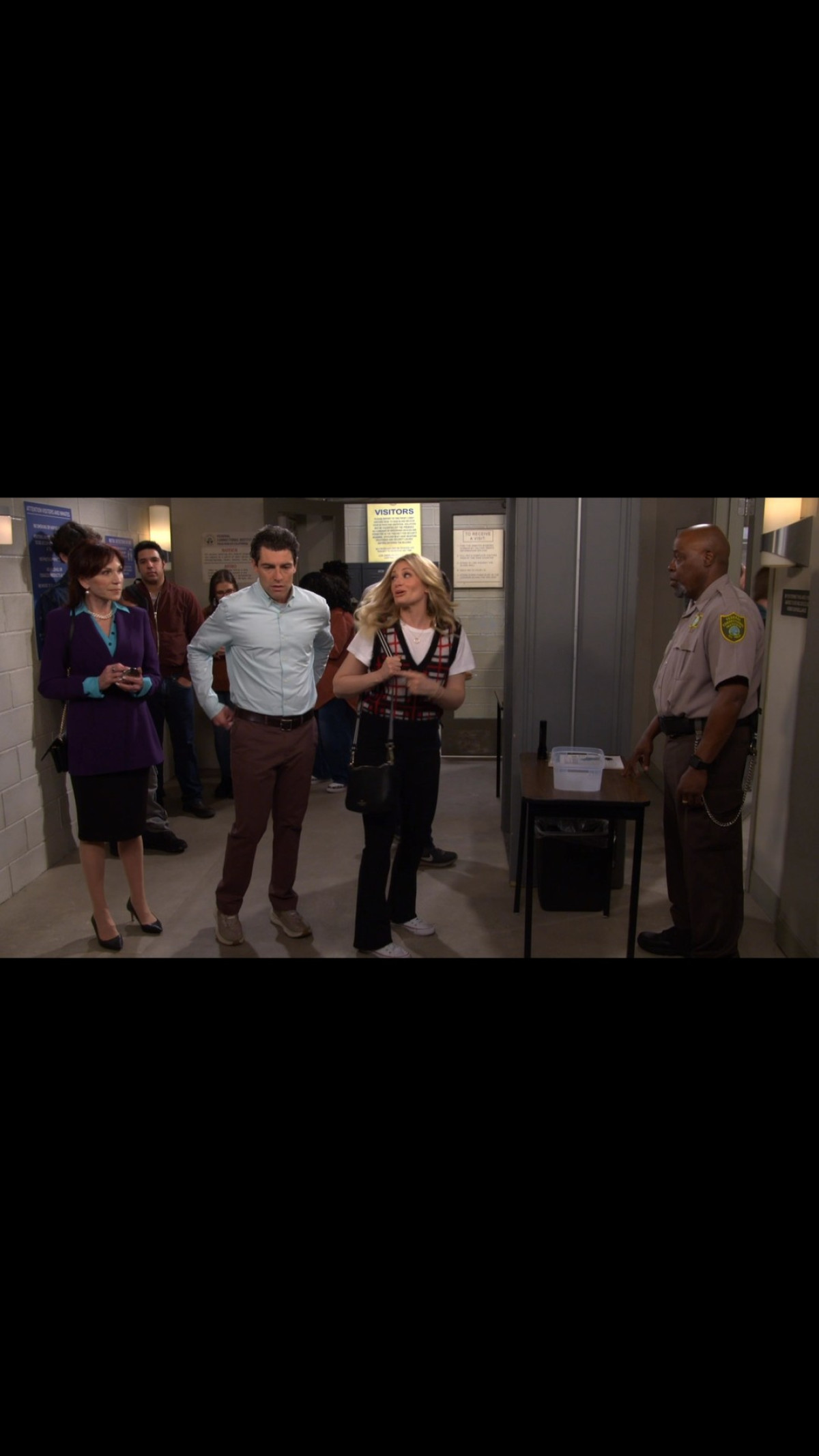 Beth Behrs Shines On CBS’s The Neighborhood In A Dream TV Moment Beth Behrs dazzles on CBS tonight in a pinch-me dream moment of TV brilliance on air now!!