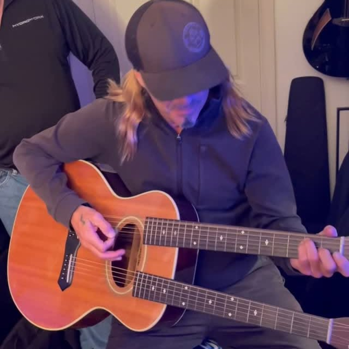 Bret Michaels Delivers Intimate Double Neck Acoustic Session Bret Michaels rocks a double neck acoustic session at Marlin’s studio with tour updates!!!