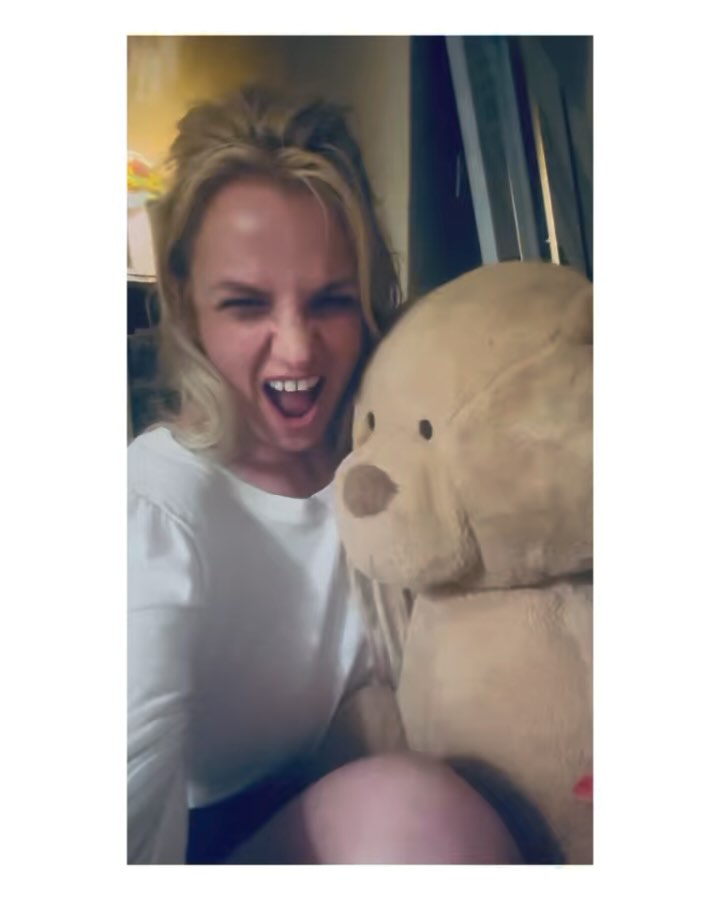 Britney Spears' Pottery Class Mishap: A Quirky Artistic Adventure