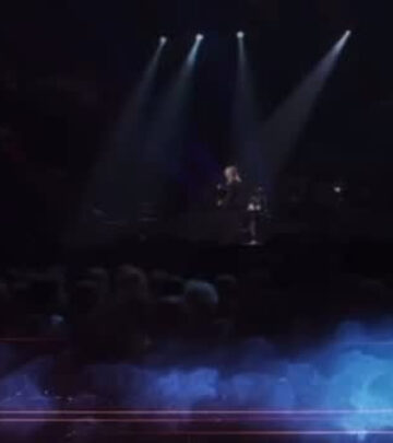 Legendary singer-songwriter celebrates her longtime friend with simple but touching tribute