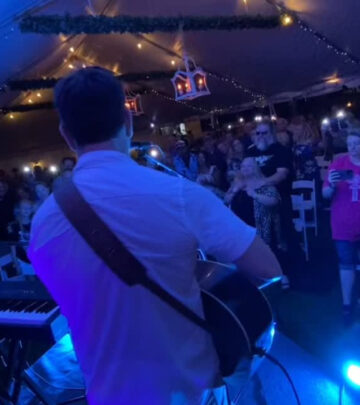 Charles Esten Lights Up 30A In Sold-Out Paradise Concert
