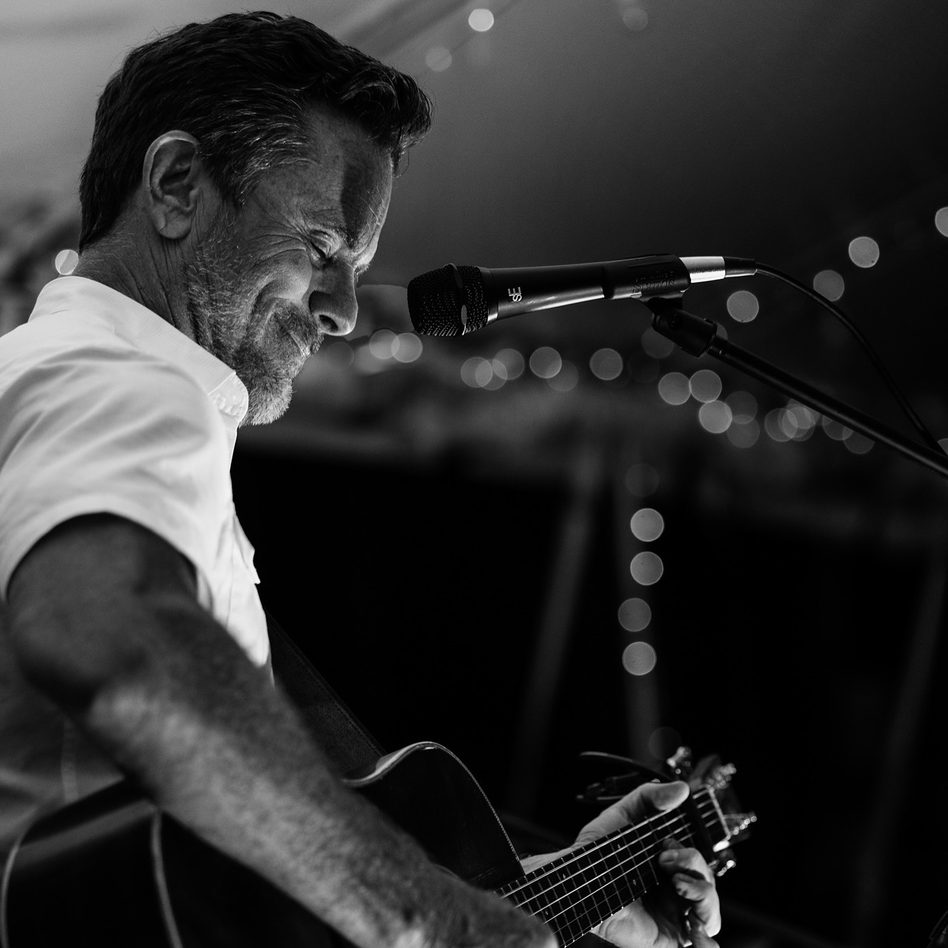 Charles Esten Shines Live Near Eastern Lake