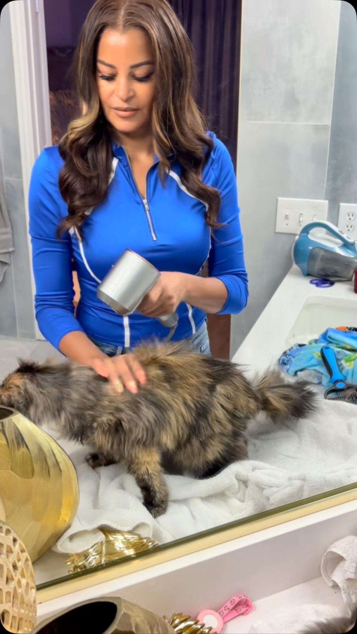 Claudia Jordan Gives Her 20-Year-Old Cat Shelly A Luxurious Bath And Blowout Former reality star pampers her elderly feline companion with some much-needed grooming.