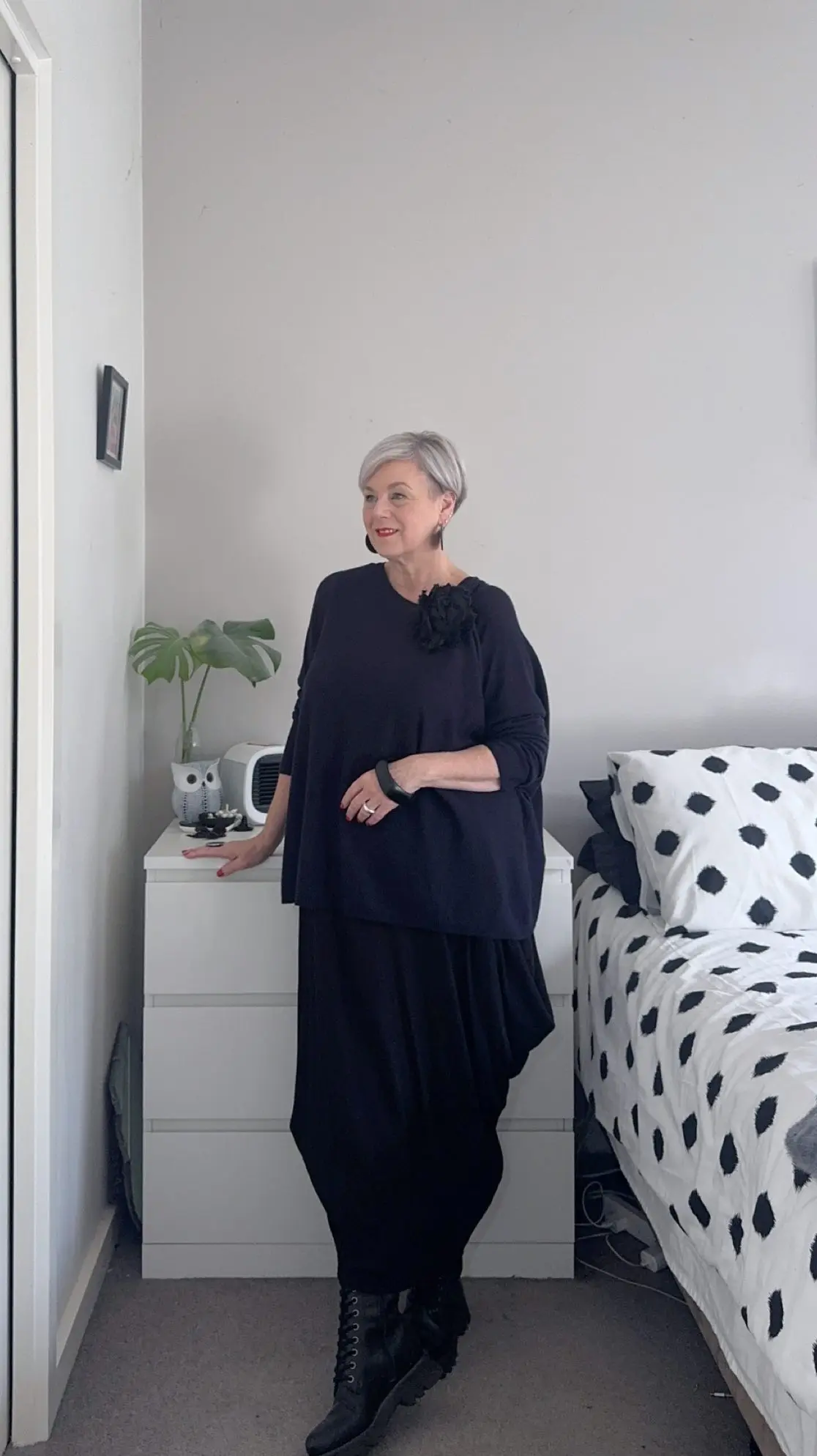 Fashion influencer demonstrates versatile styling approach that extends seasonal wear of dresses