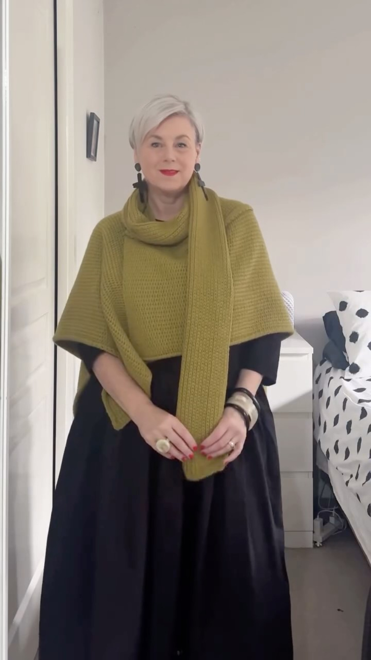 Deborah Gates Showcases Stylish Autumn/Winter Knitwear Options From Tirelli Australia Fashion influencer reveals versatile chunky knits that combine warmth, style and timeless design