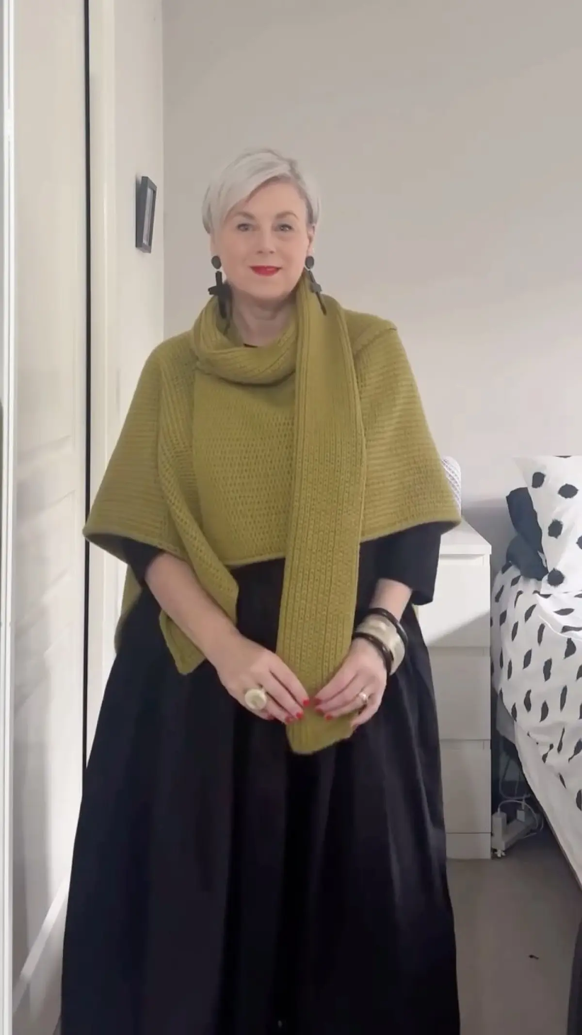 Deborah Gates Showcases Stylish Autumn/Winter Knitwear Options From Tirelli Australia Fashion influencer reveals versatile chunky knits that combine warmth, style and timeless design