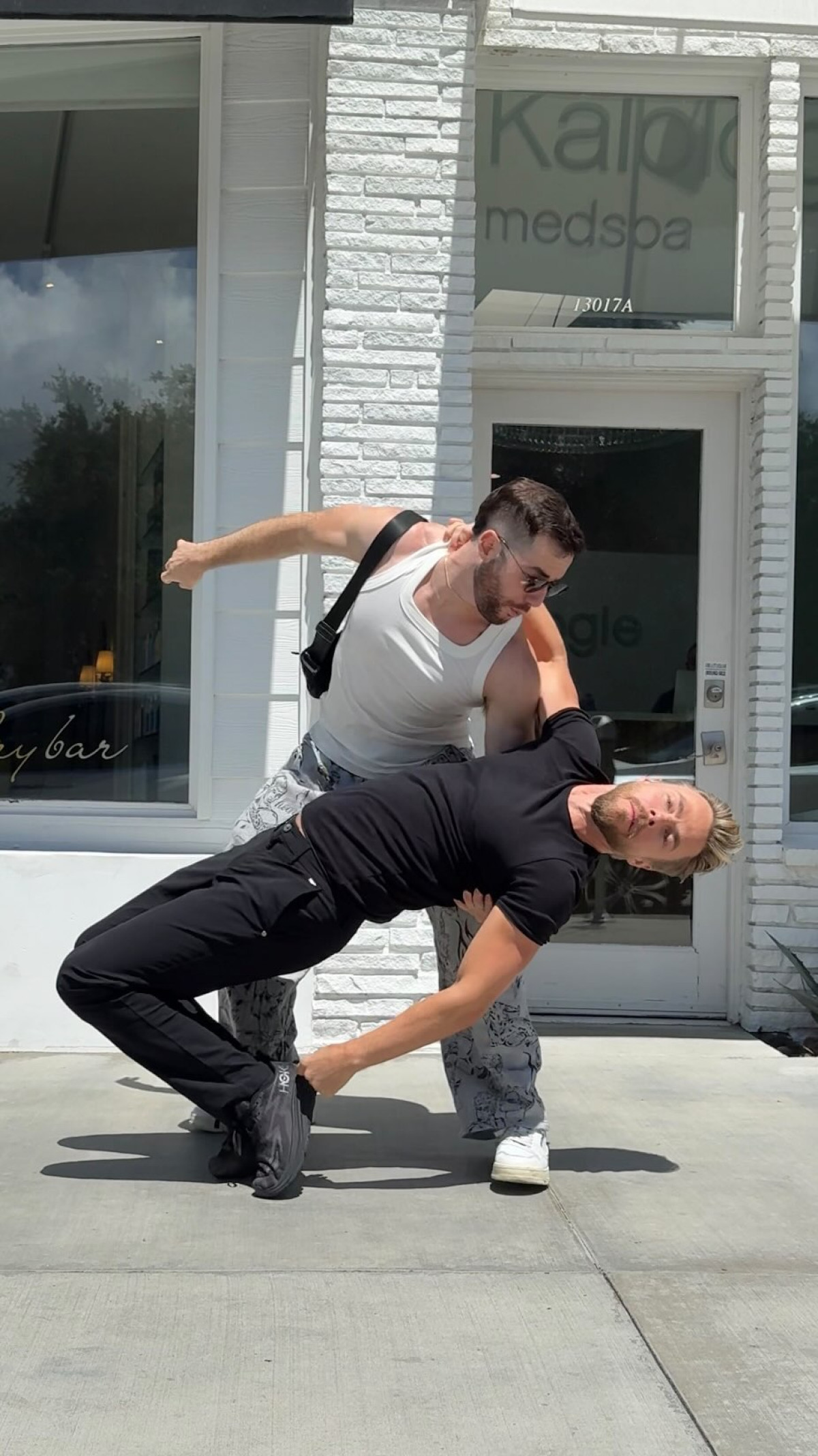 Derek Hough Shines In Instagram Spotlight Dancer and choreographer stuns fans with a fresh, lively Instagram post at the moment.
