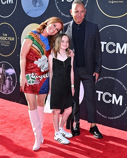 Elisa Donovan Attends TCM Film Festival Opening Night With Daughter Scarlett's Red Carpet Debut