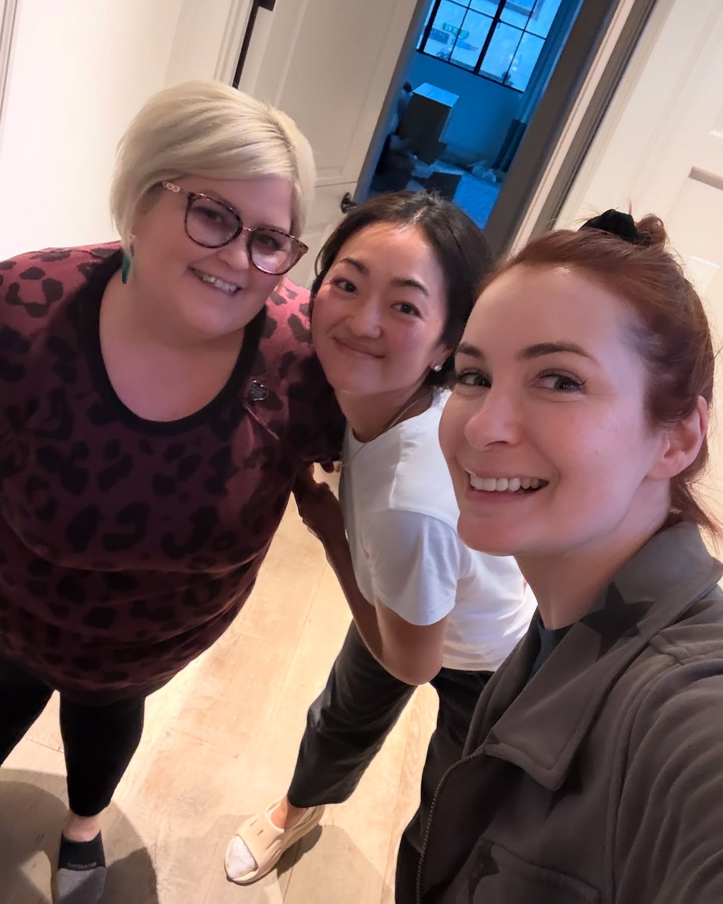 Felicia Day Shares Nostalgic Meal with Web Series Co-Stars Felicia Day Enjoys Dinner With 'The Guild' Co-Stars In Reunion Gathering