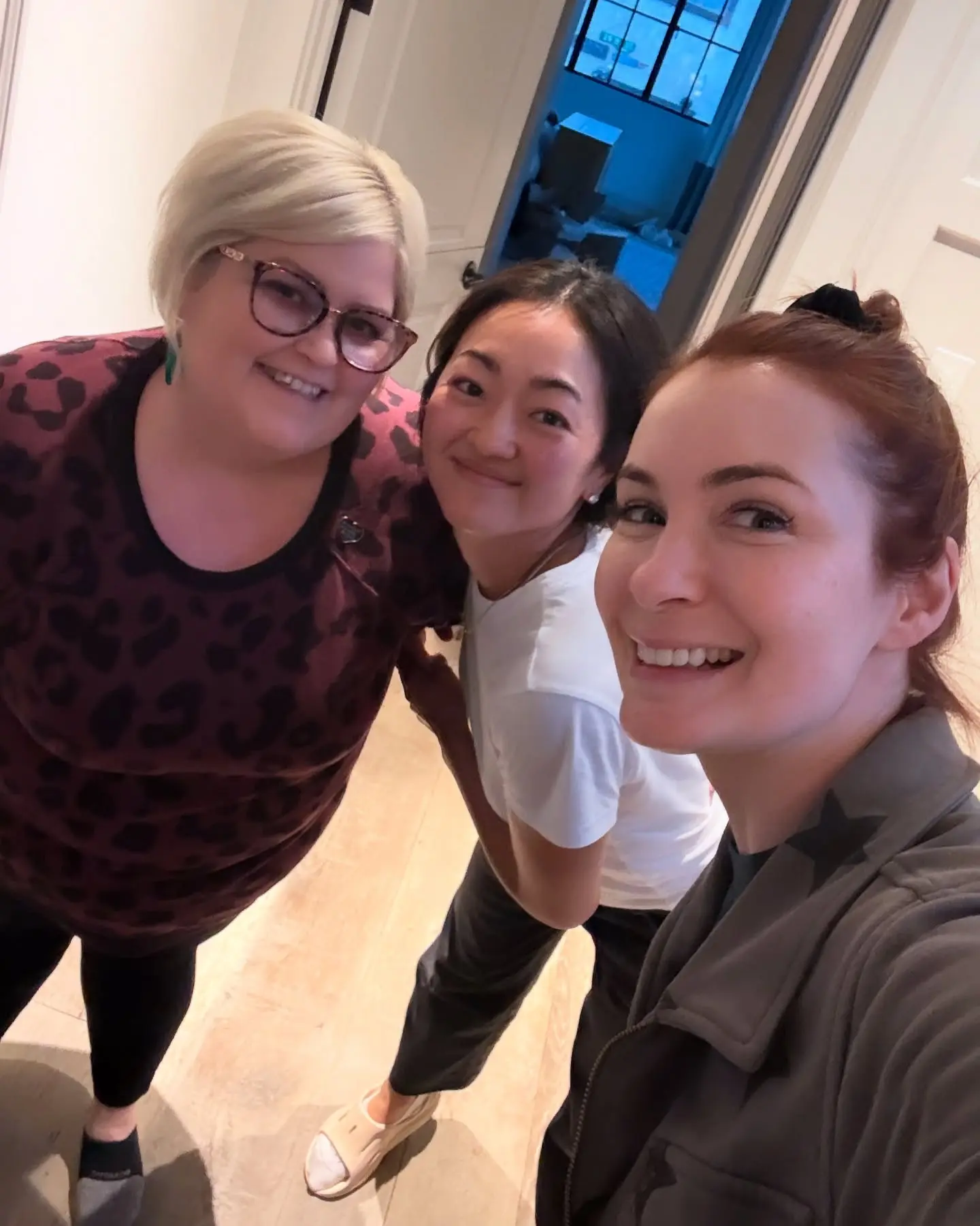 Felicia Day Shares Nostalgic Meal with Web Series Co-Stars Felicia Day Enjoys Dinner With 'The Guild' Co-Stars In Reunion Gathering