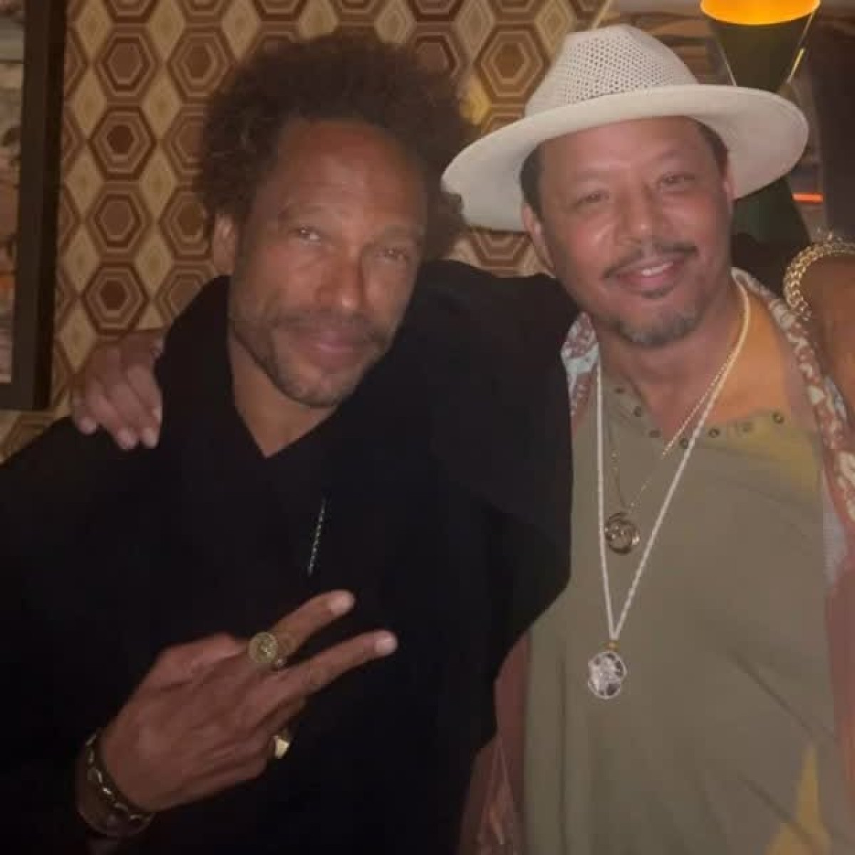 Gary Dourdan Live With Redbone Philly Brothers Gary Dourdan grooves with Redbone Philly Brothers, capturing relaxed vibes at Andy’s spot.
