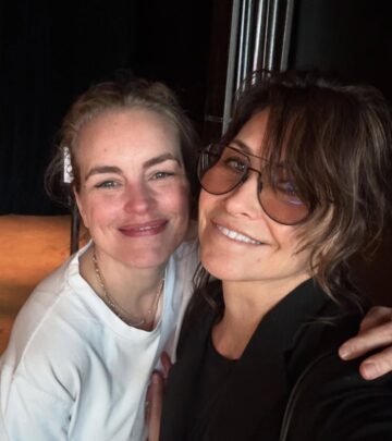 The actress returns to social media to support her friend's limited run at St. Ann's Warehouse