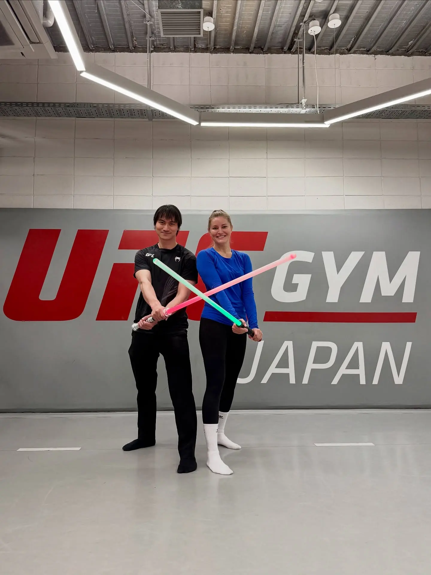 IJustine’s Rainy Tokyo Adventure: Lightsaber, Jiu Jitsu & More Tech icon IJustine embraces rainy Tokyo with jiu jitsu, lightsaber duels & local treats!!