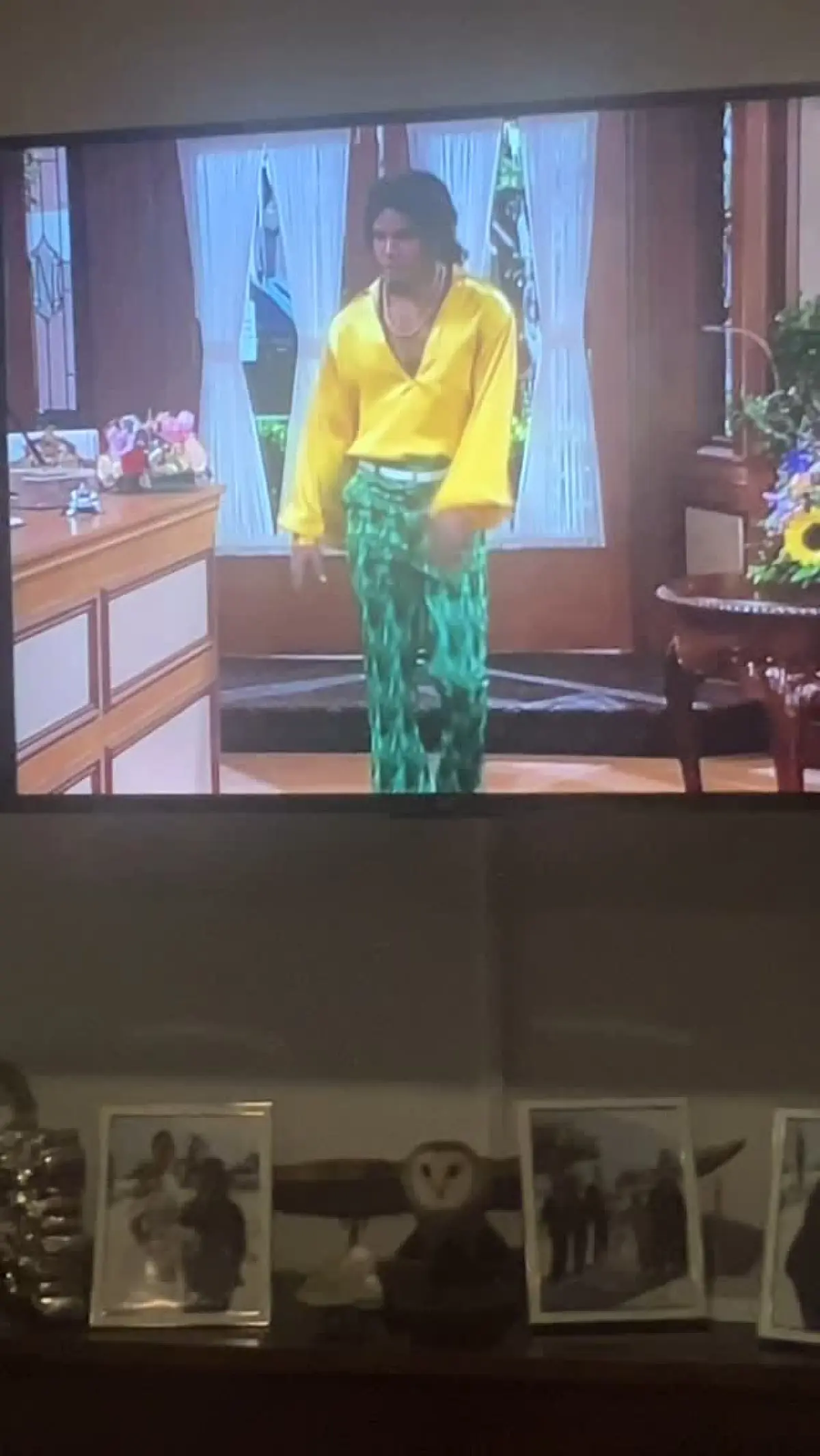 Jamie Foxx Calls Out Non-Stop Airing Of His Sitcom The Oscar winner hints at possible network shenanigans behind constant reruns of his popular show