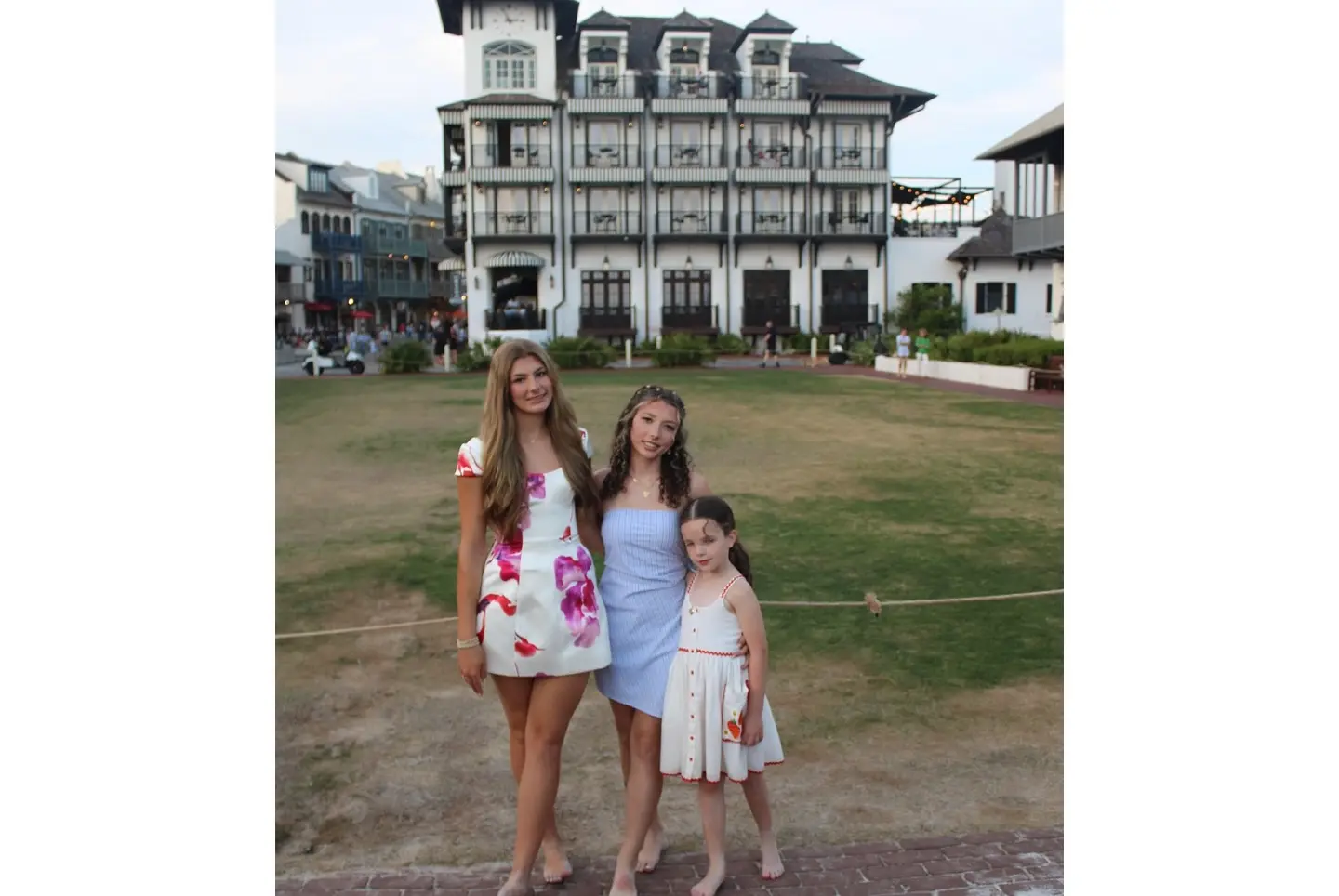 Jamie Lynn Spears Enjoys Beach Escape With Her Best Gals