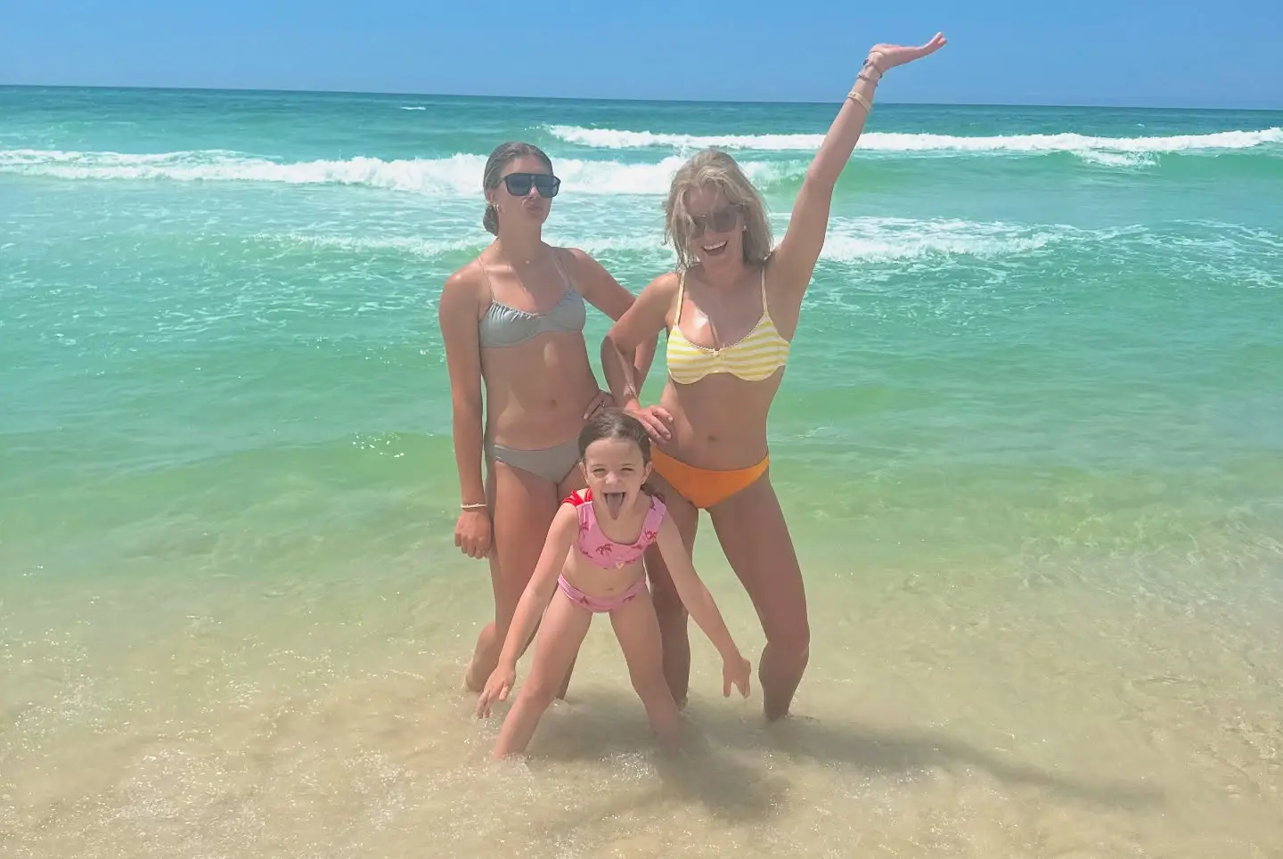 Jamie Lynn Spears Enjoys Beach Escape With Her Best Gals