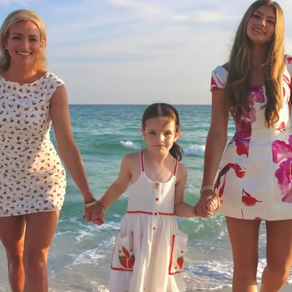 Jamie Lynn Spears Enjoys Beach Escape With Her Best Gals
