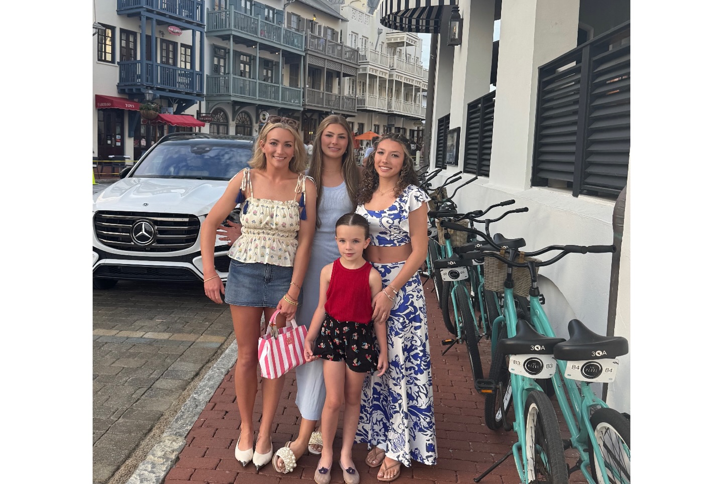 Jamie Lynn Spears Enjoys Beach Escape With Her Best Gals