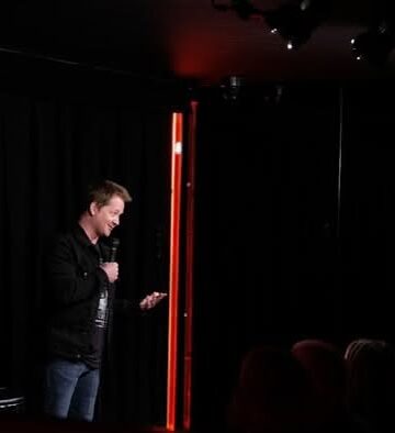 Hollywood star turned comic hits the stage with live performances at the world's entertainment capital.