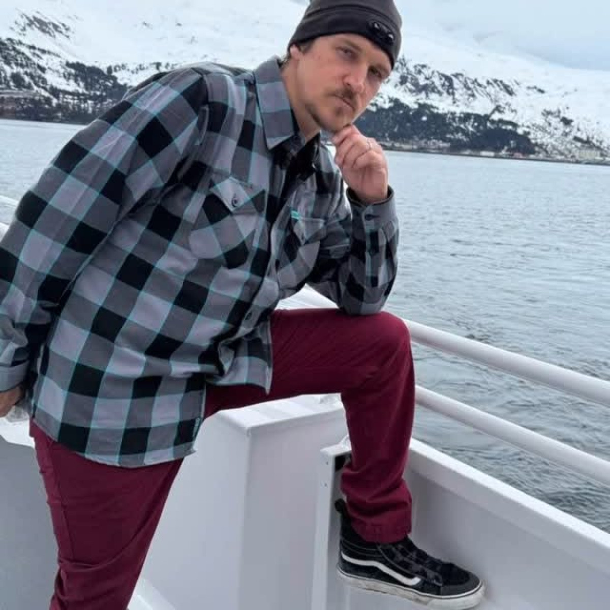 Jason Mewes Explores Alaska Wilderness with Arctic Comic Con Group Jason Mewes explores Alaska with Arctic Comic Con – a wild, unforgettable nature escapade.