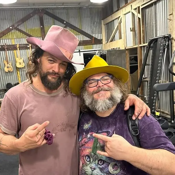 Jason Momoa And Jack Black’s Bromance Blooms With Mushroom Hats In Minecraft Movie Jason Momoa And Jack Black's Bromance Blooms With Mushroom Hats In Minecraft Movie