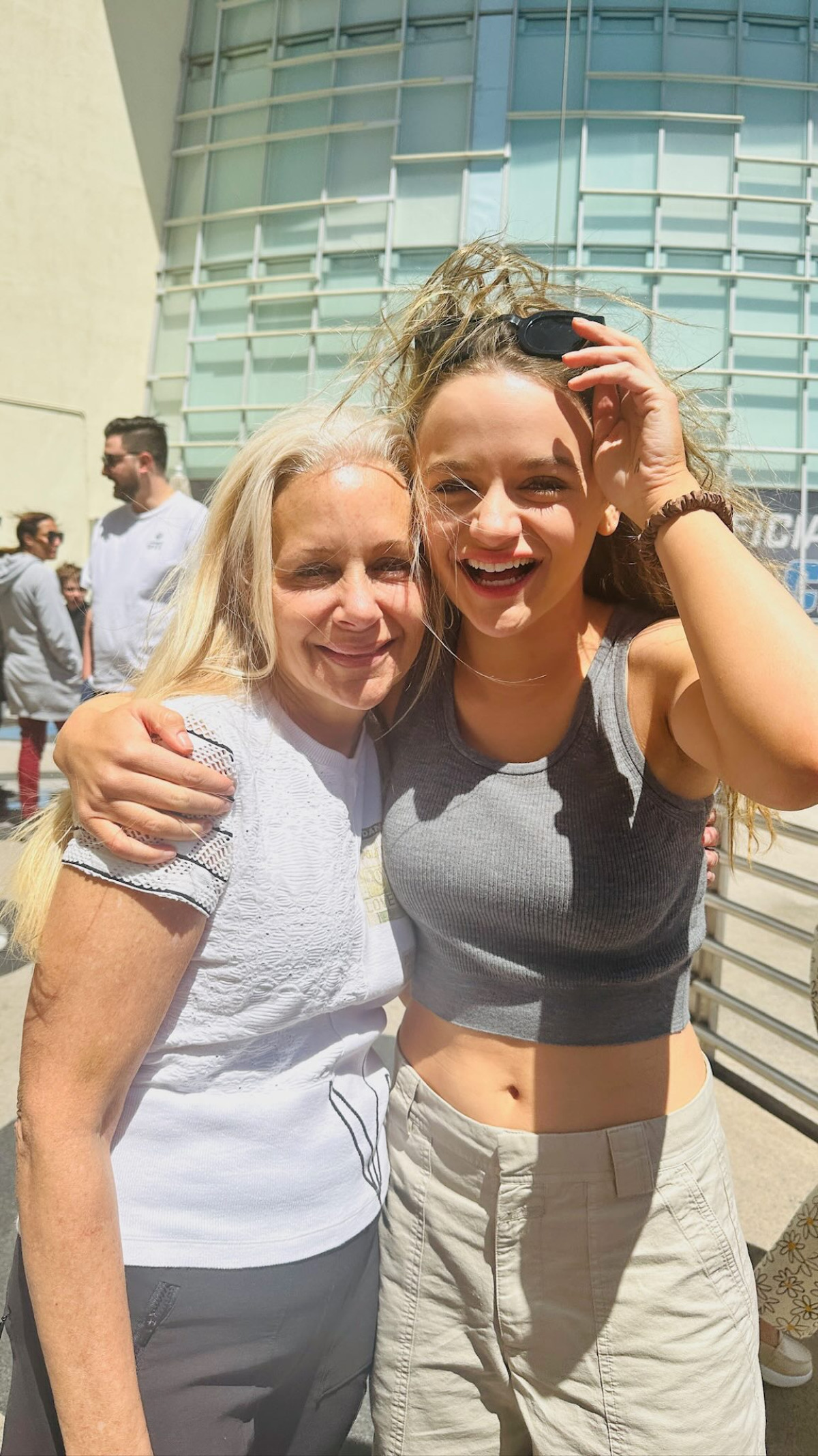 Joey King Celebrates Mom’s Sweet Sixty in Epic Vegas Bash Actress surprises her mother with an unforgettable 60th birthday.
