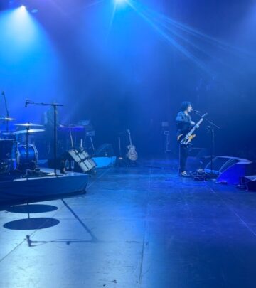 The Big Bang Theory star enchanted by White's performance at Nashville's new Pinnacle venue