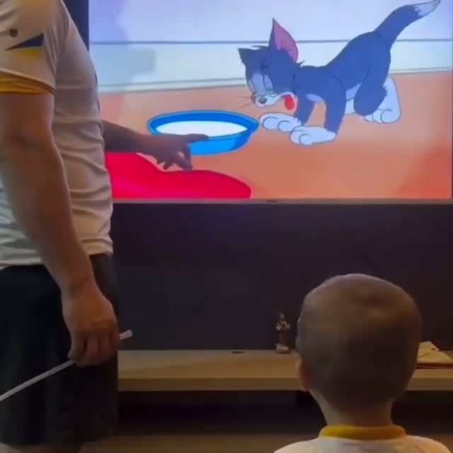 Johnny Knoxville Shares Wholesome Father-Son Moment Watching Tom And Jerry Together Johnny Knoxville Shares Wholesome Father-Son Moment Watching Tom And Jerry Together