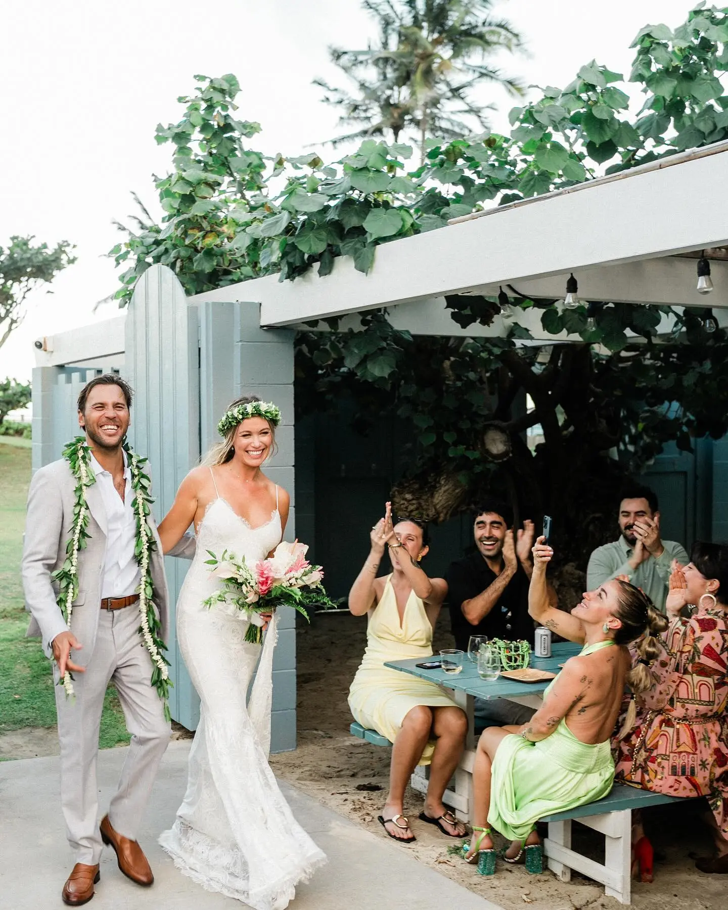 Katrina Bowden’s Laid-Back Oahu Wedding Celebration