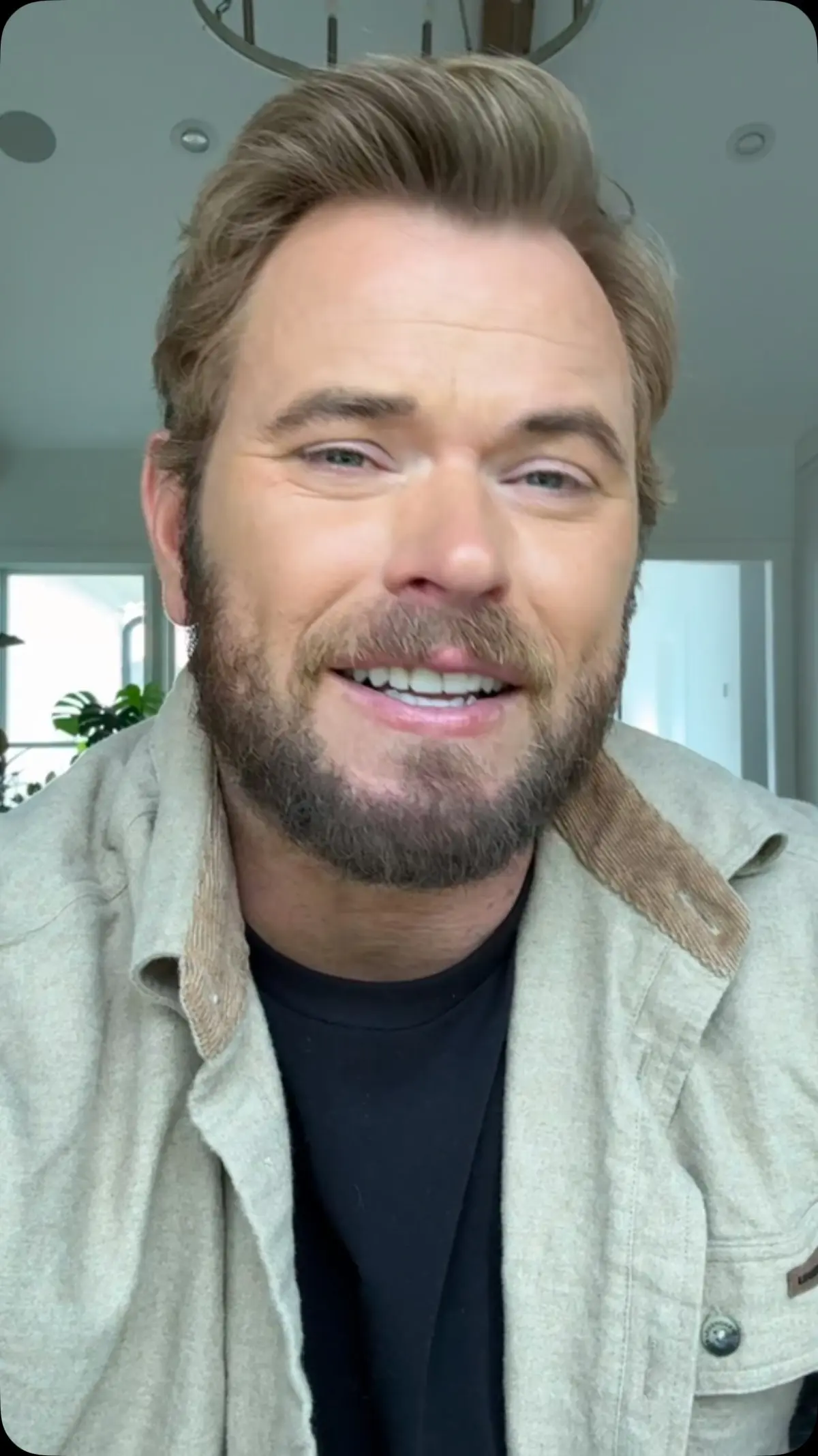 Kellan Lutz Invites Fans To Meet Him At Calgary Expo With Twilight Co-Stars Twilight star welcomes trilogy's enthusiasts to join him with Peter Facinelli and Rachelle Lefevre at the event.