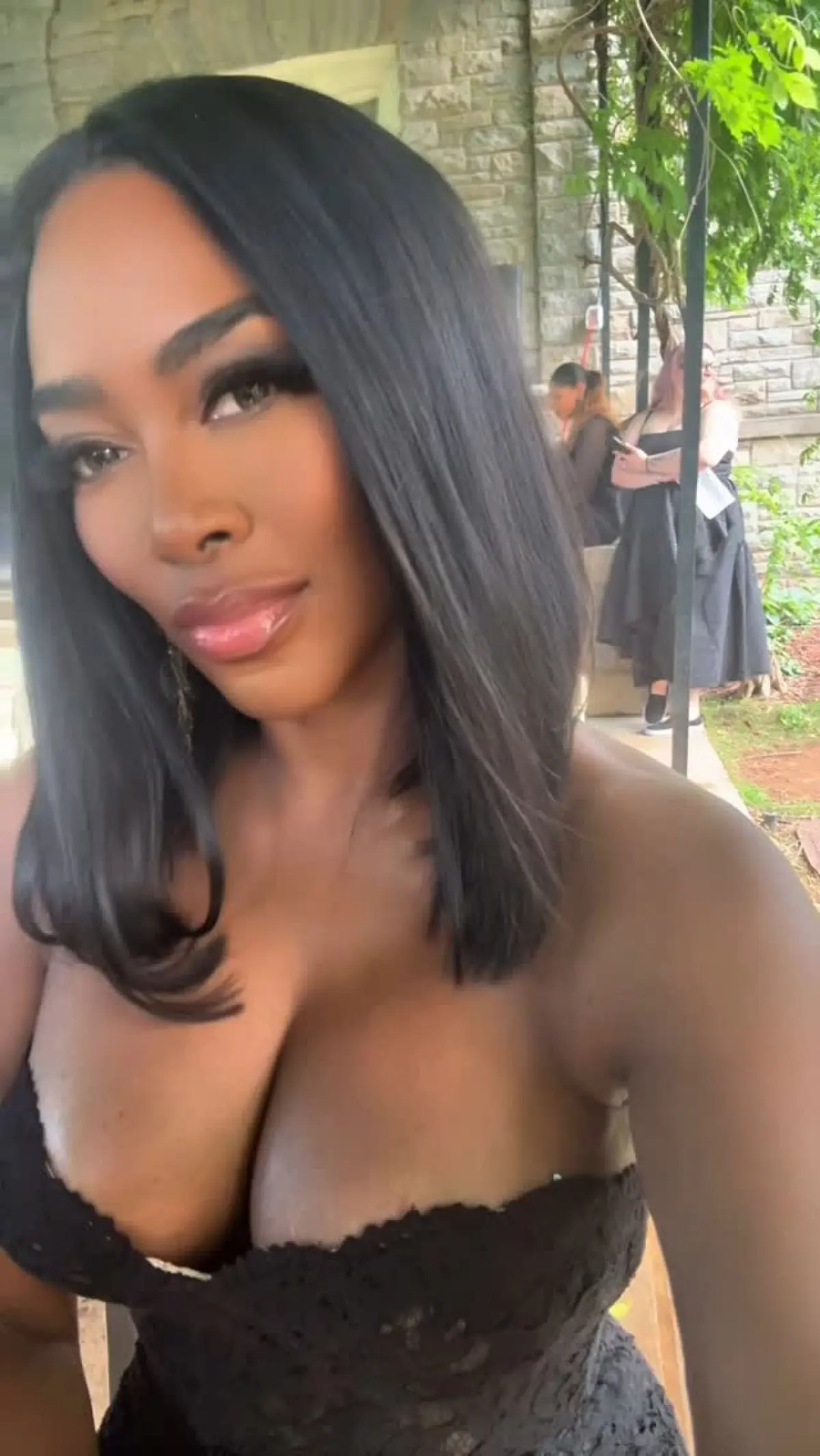 Kenya Moore Shares Uplifting Message Of Self-Affirmation With Fans RHOA star's simple yet powerful post reminds followers to embrace their inner beauty.