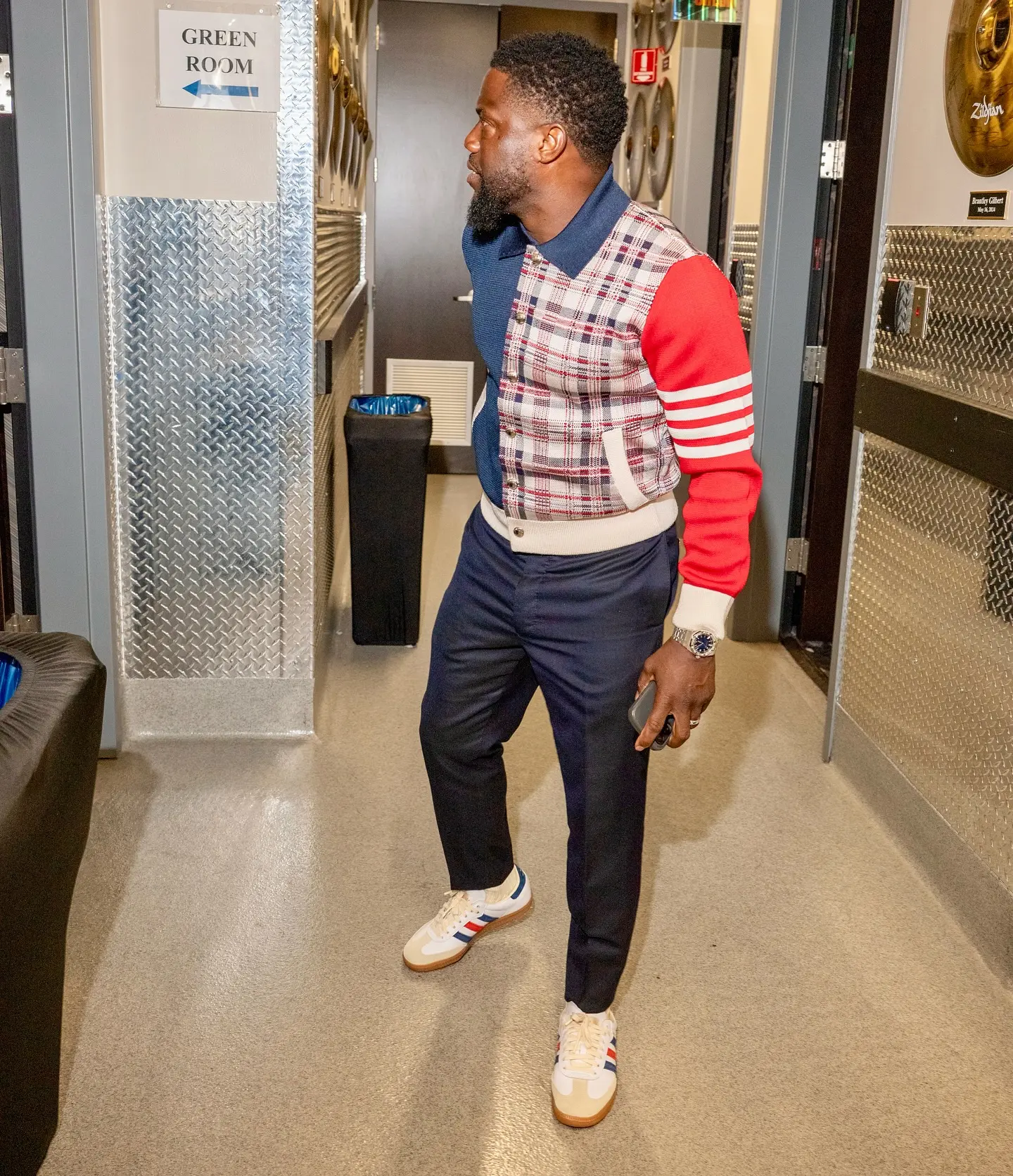 Kevin Hart Makes A Fashion Statement In Thom Browne Kevin Hart Showcases Stylish Thom Browne Outfit In Latest Fashion Statement