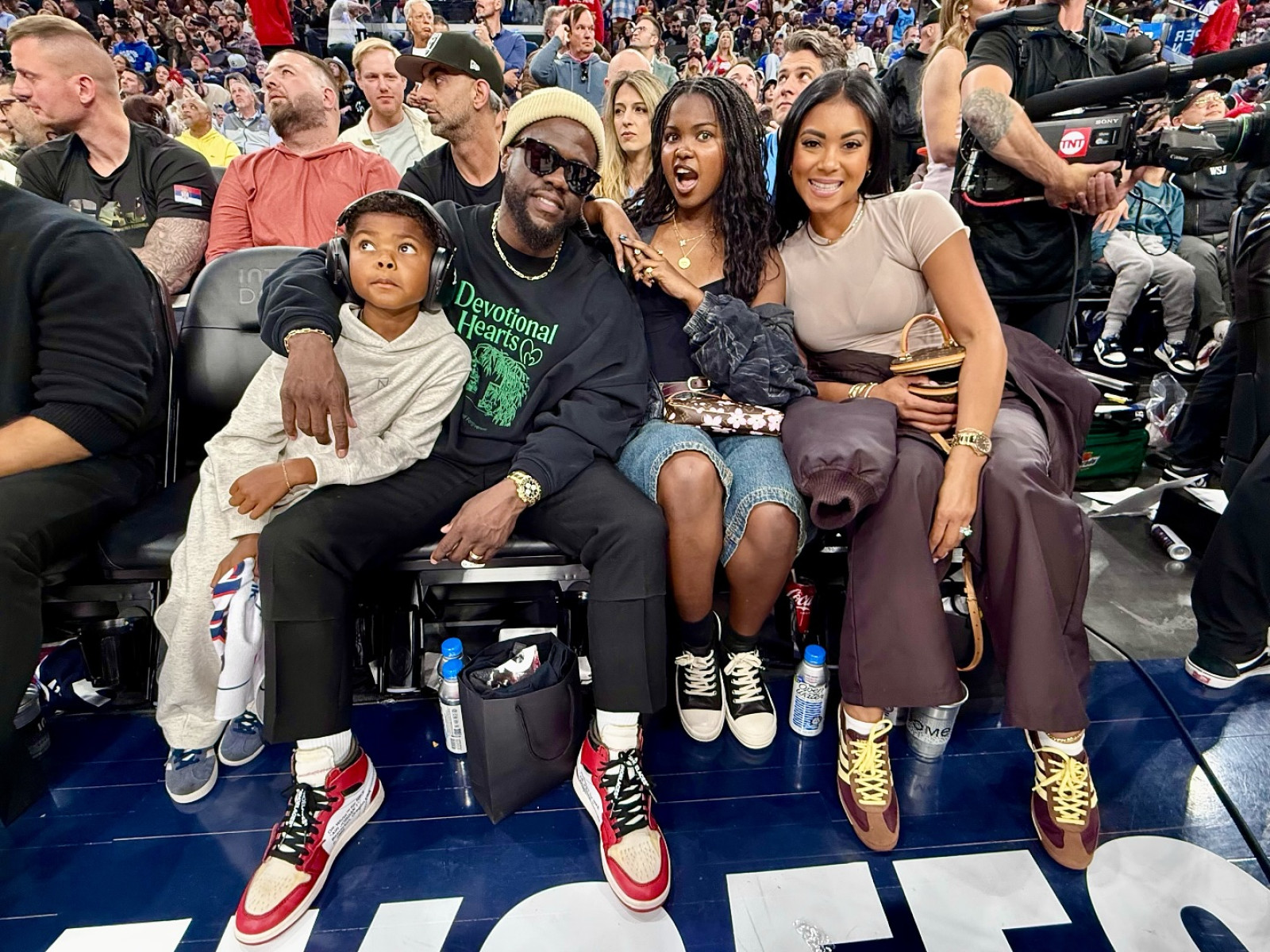 Kevin Hart Unites Fans With ‘Gang Gang #Harts’ Instagram Post The actor fires up social media with 'Gang Gang #Harts' post