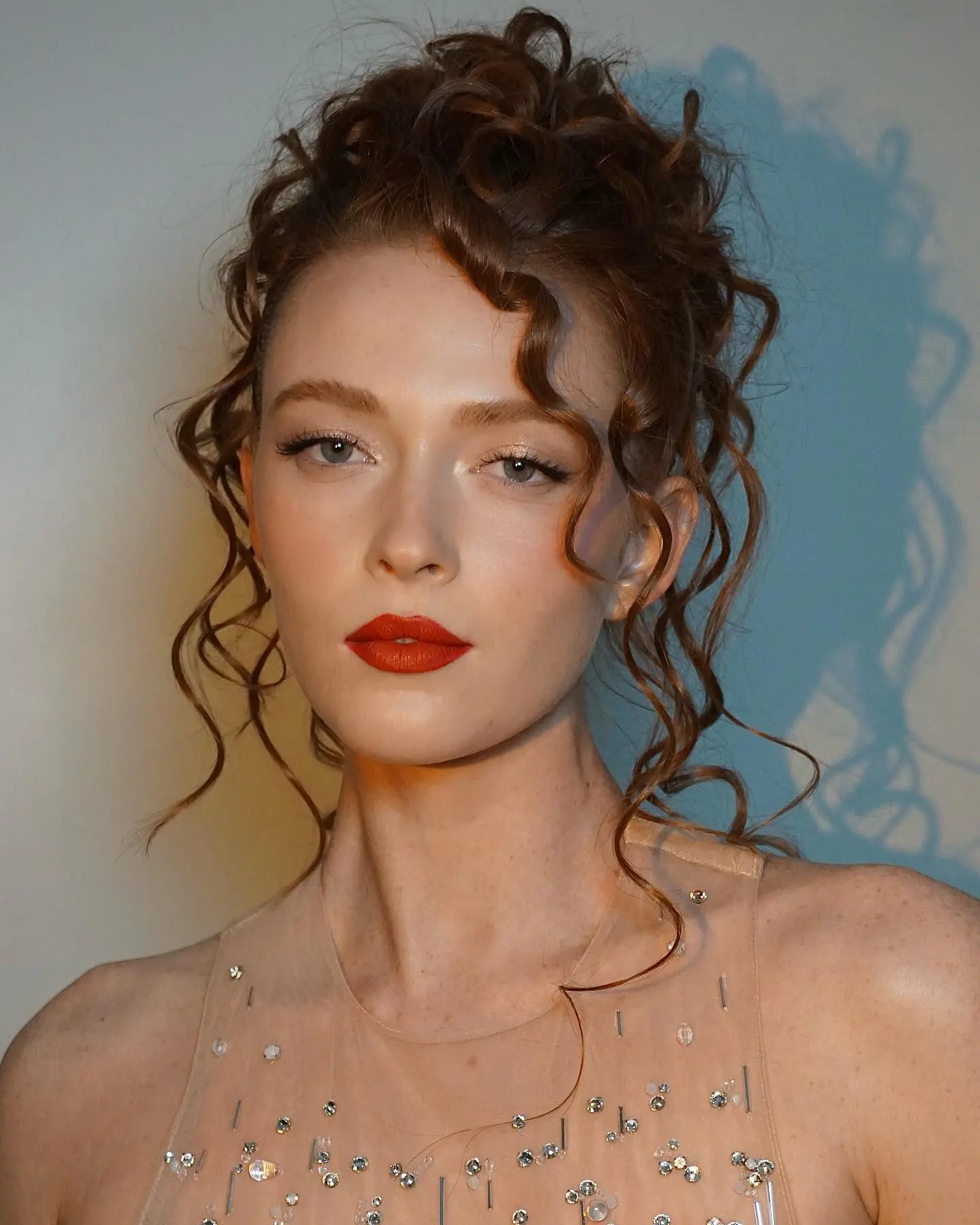 Larsen Thompson Channels Old Hollywood Glamour At Daily Front Row Awards