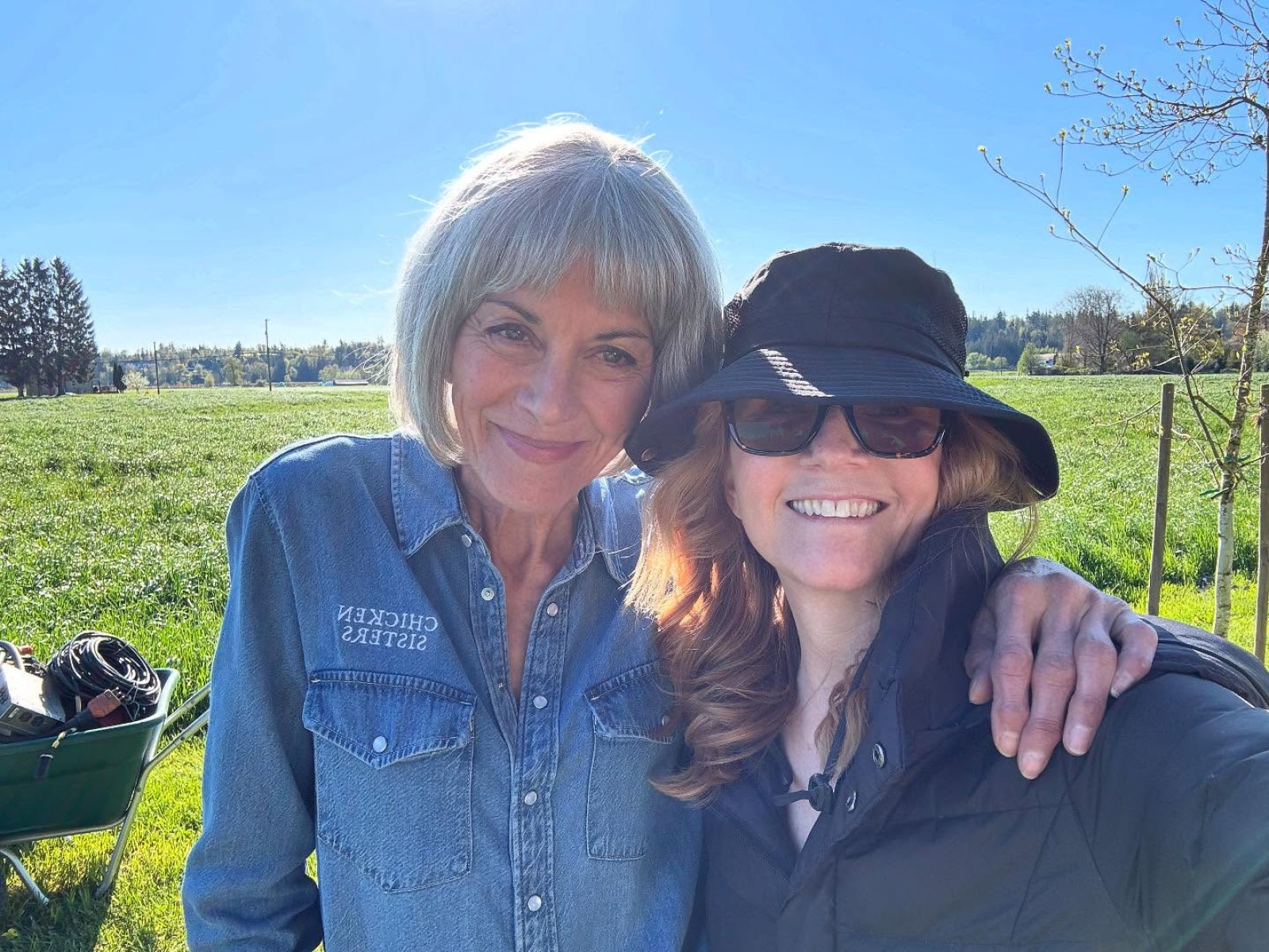 Lea Thompson Directs New Season of ‘The Chicken Sisters’ Lea Thompson directs season two of 'The Chicken Sisters', a family project on Hallmark TV