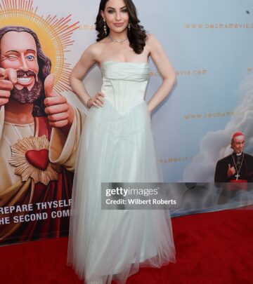 Comic-actress shows support for friend's efforts to bring cult classic back to the big screen.