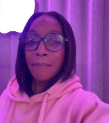 Grammy-nominated R&B artist makes a special appearance on live broadcast.
