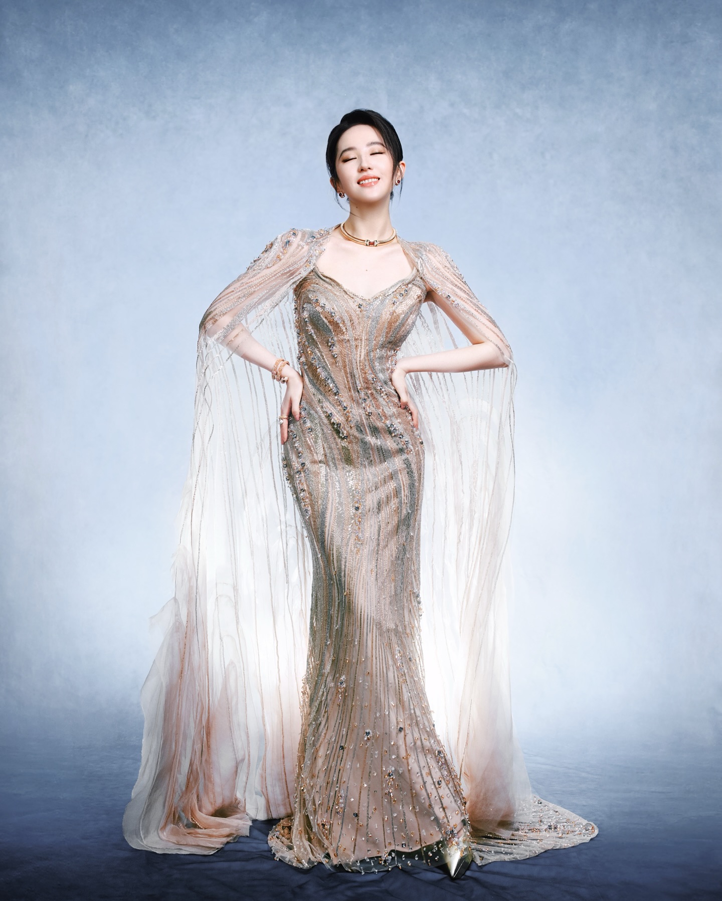 Liu Yifei Receives Directors Association’s Actress of the Year Award